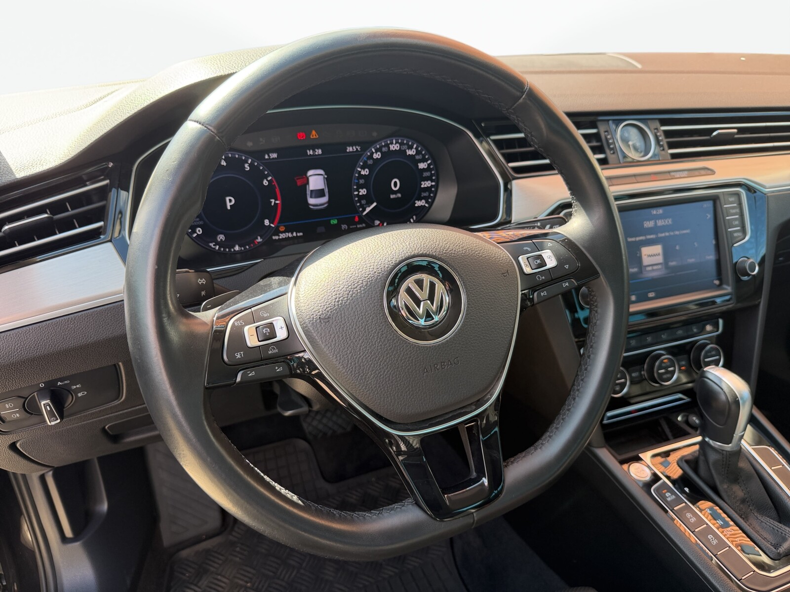 Volkswagen Passat - zdjęcie 10