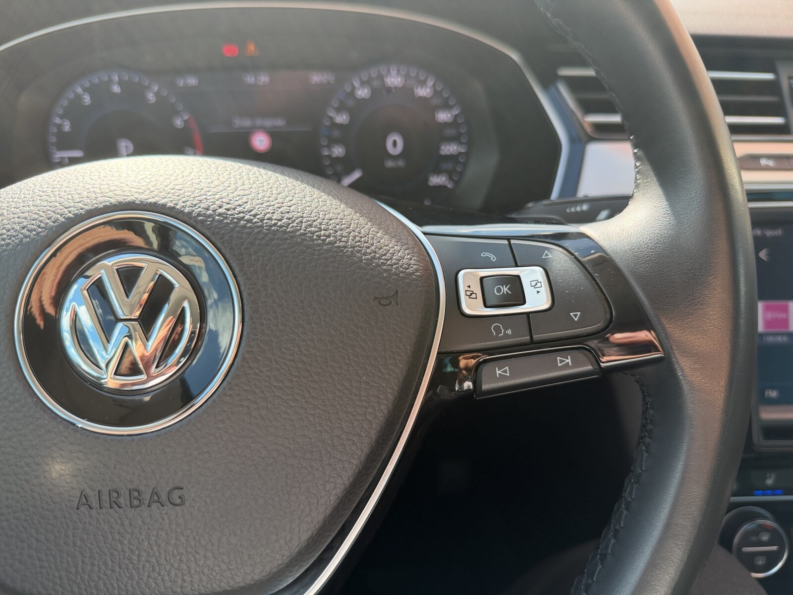 Volkswagen Passat - zdjęcie 16