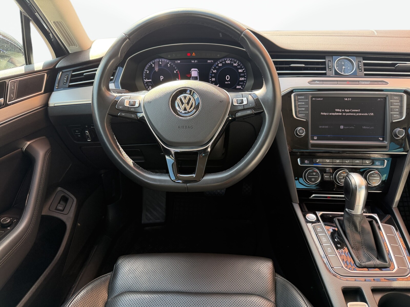 Volkswagen Passat - zdjęcie 17
