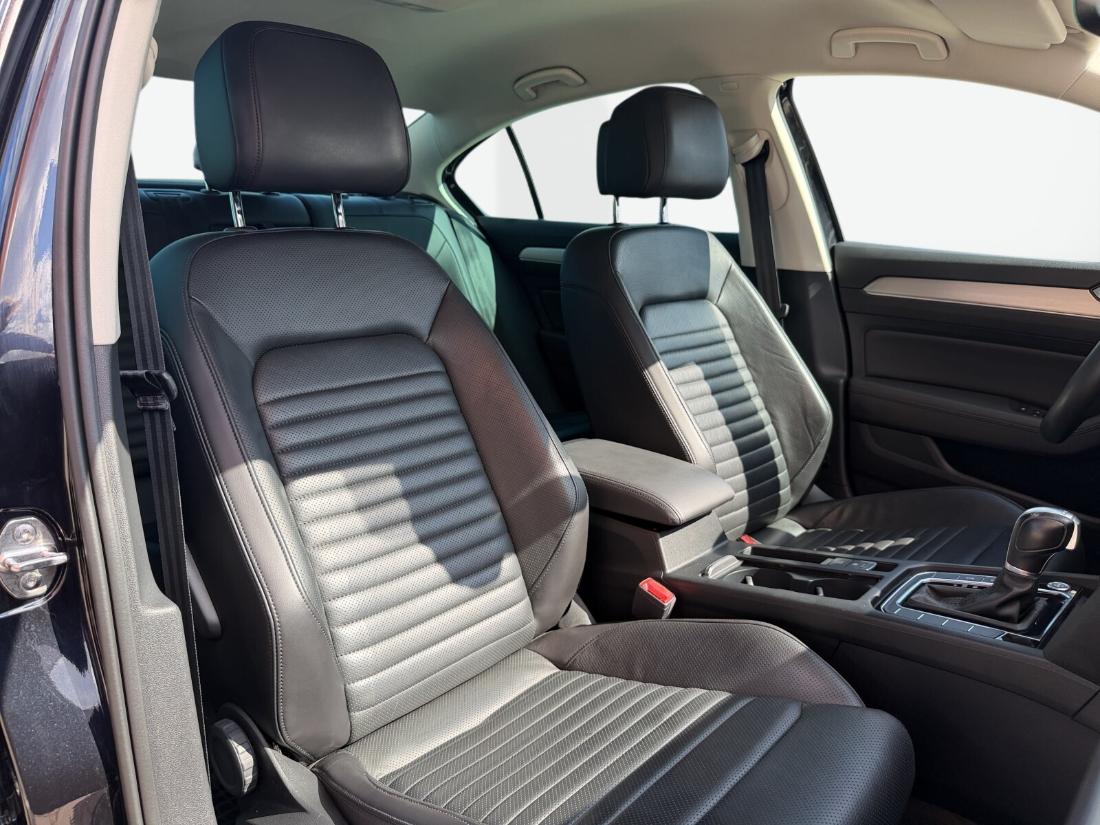 Volkswagen Passat - zdjęcie 40