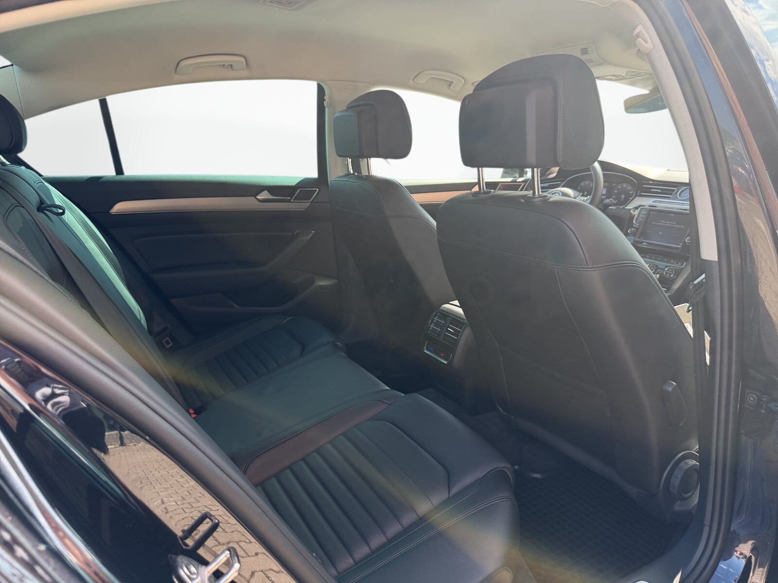 Volkswagen Passat - zdjęcie 38