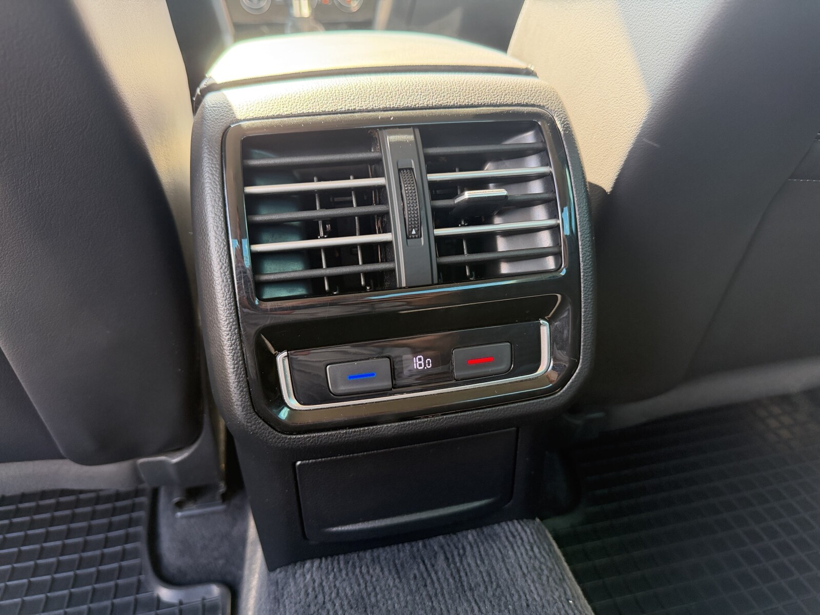 Volkswagen Passat - zdjęcie 34
