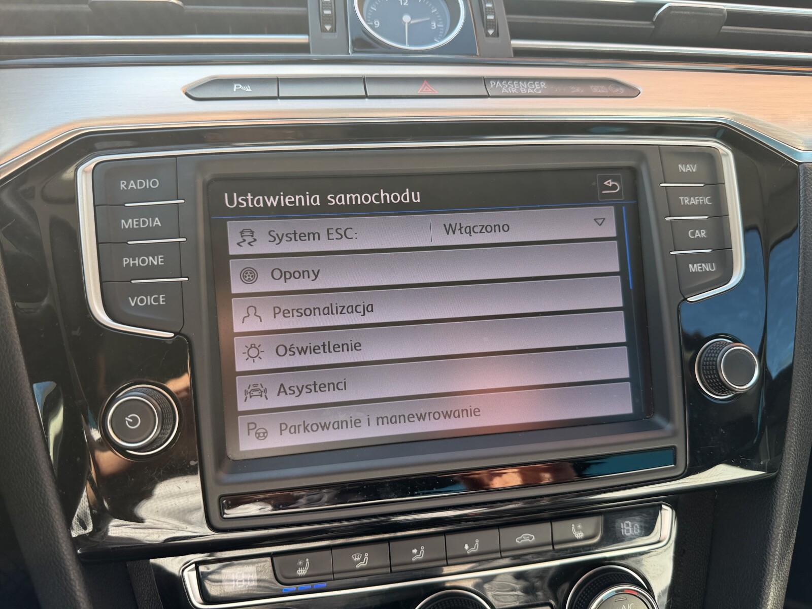 Volkswagen Passat - zdjęcie 26