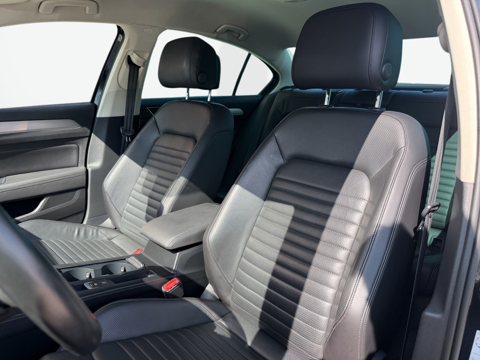Volkswagen Passat - zdjęcie 11