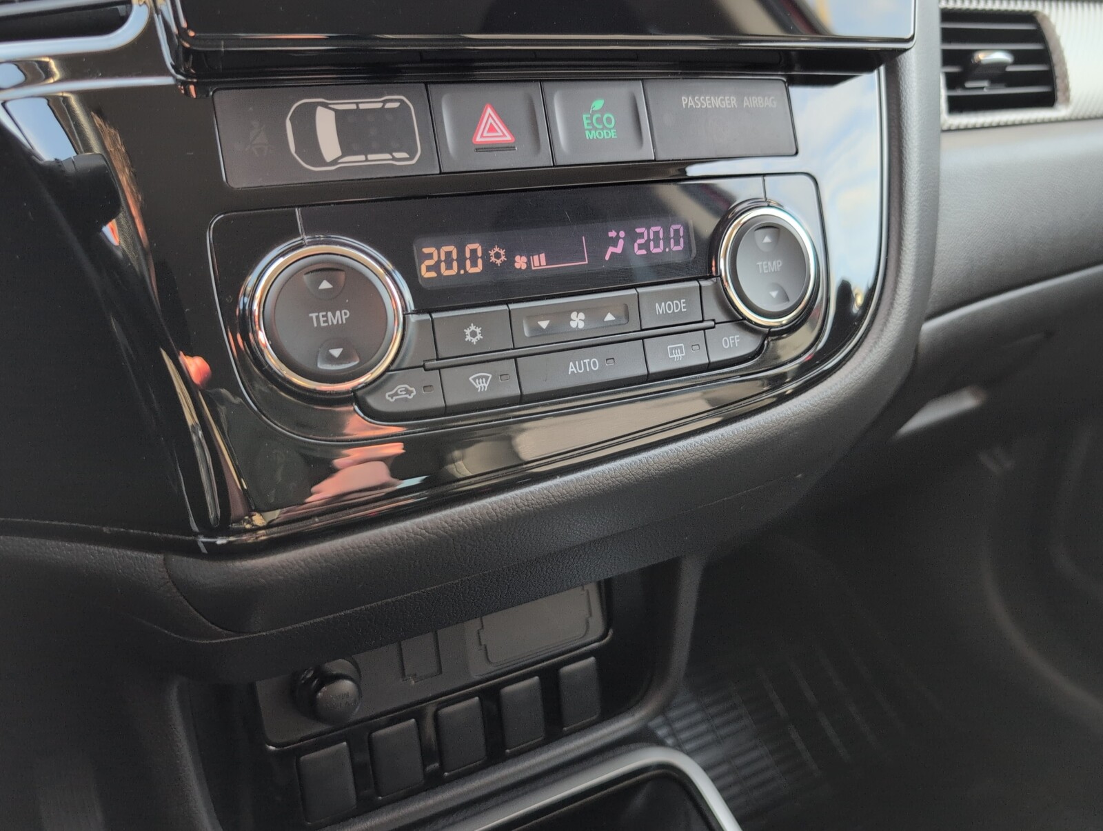 Mitsubishi Outlander - zdjęcie 28