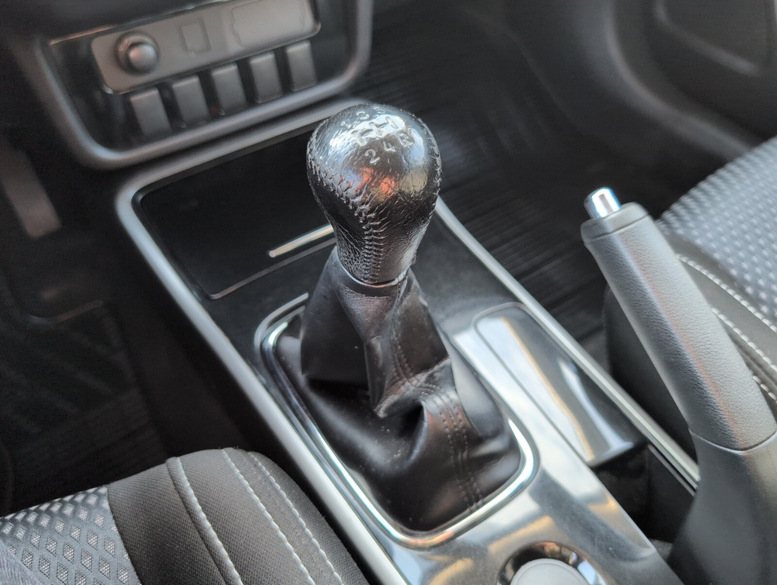 Mitsubishi Outlander - zdjęcie 29
