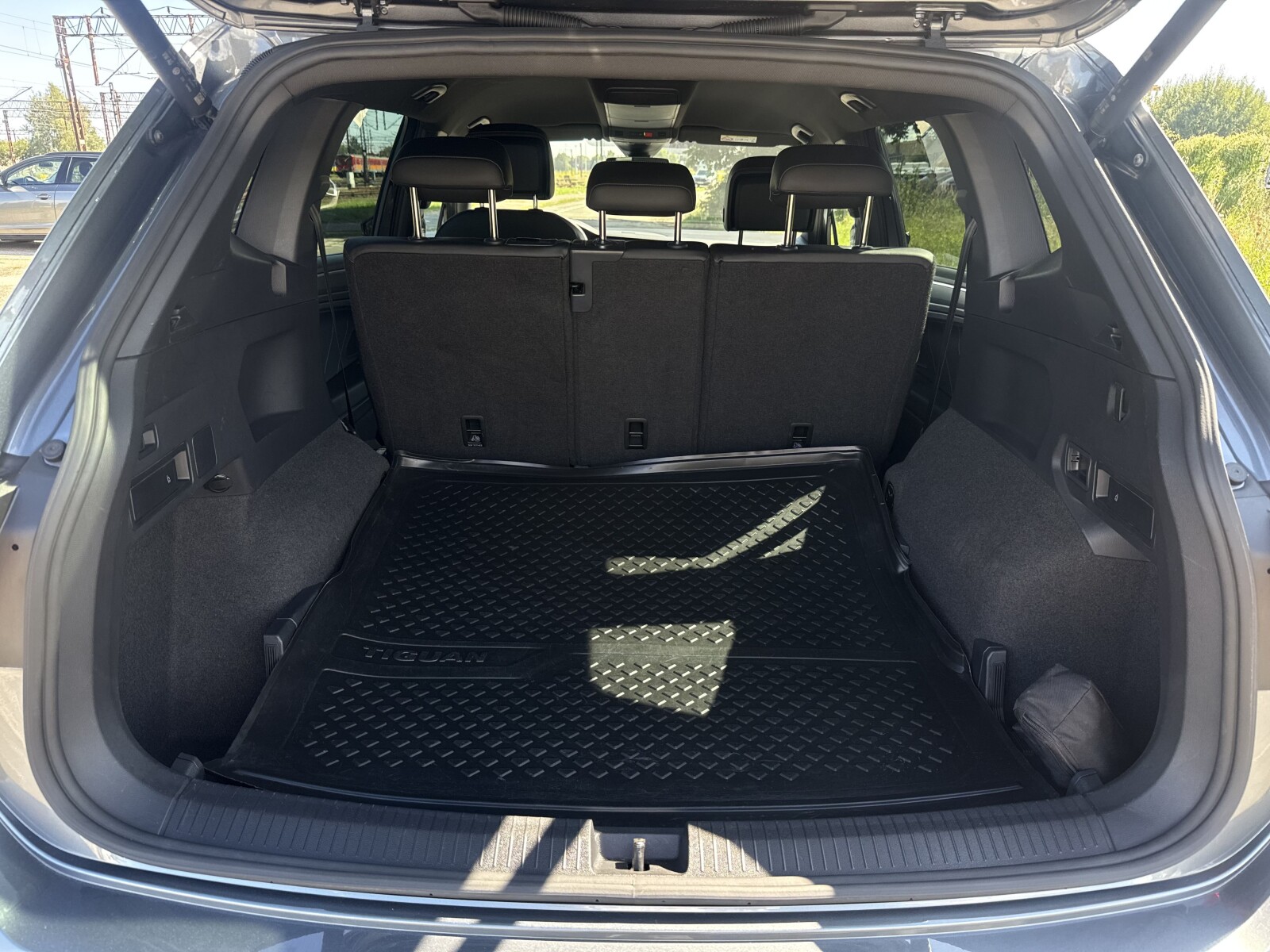 Volkswagen Tiguan Allspace - zdjęcie 37