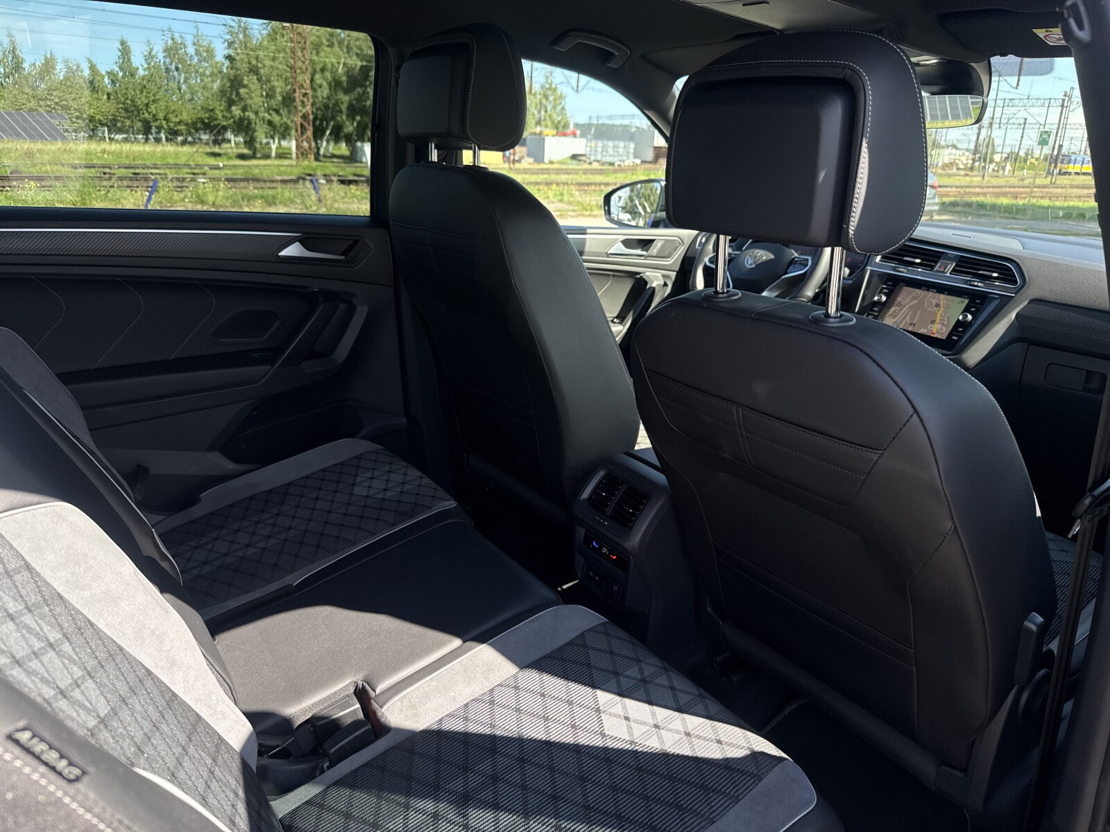 Volkswagen Tiguan Allspace - zdjęcie 31