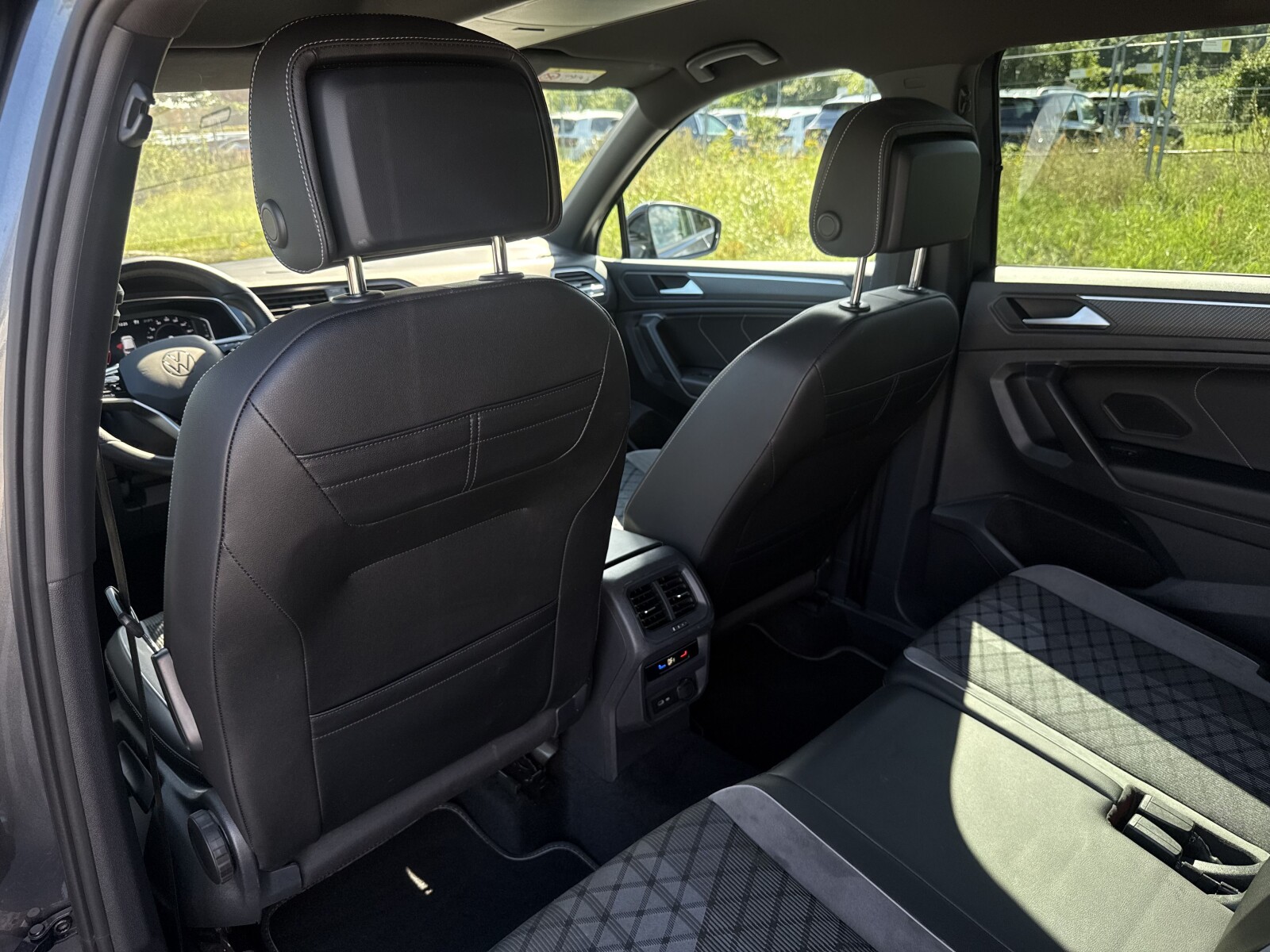 Volkswagen Tiguan Allspace - zdjęcie 35