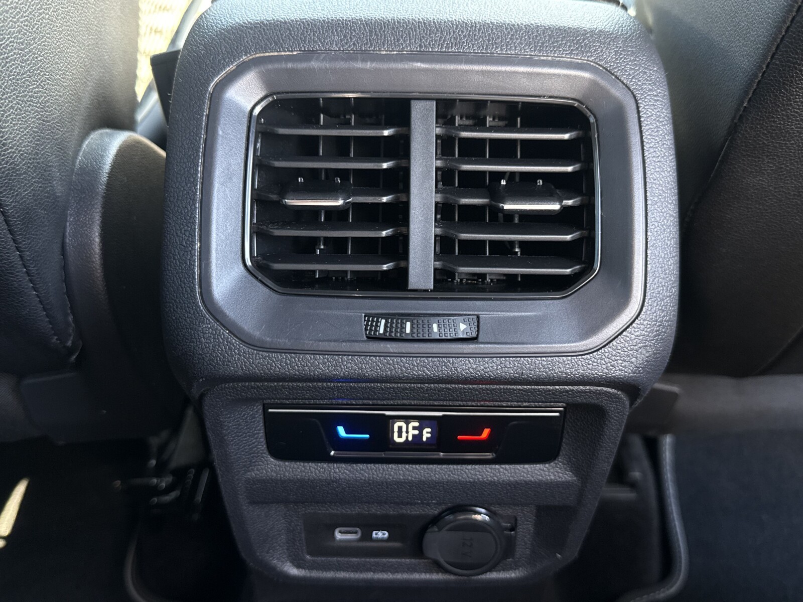 Volkswagen Tiguan Allspace - zdjęcie 36