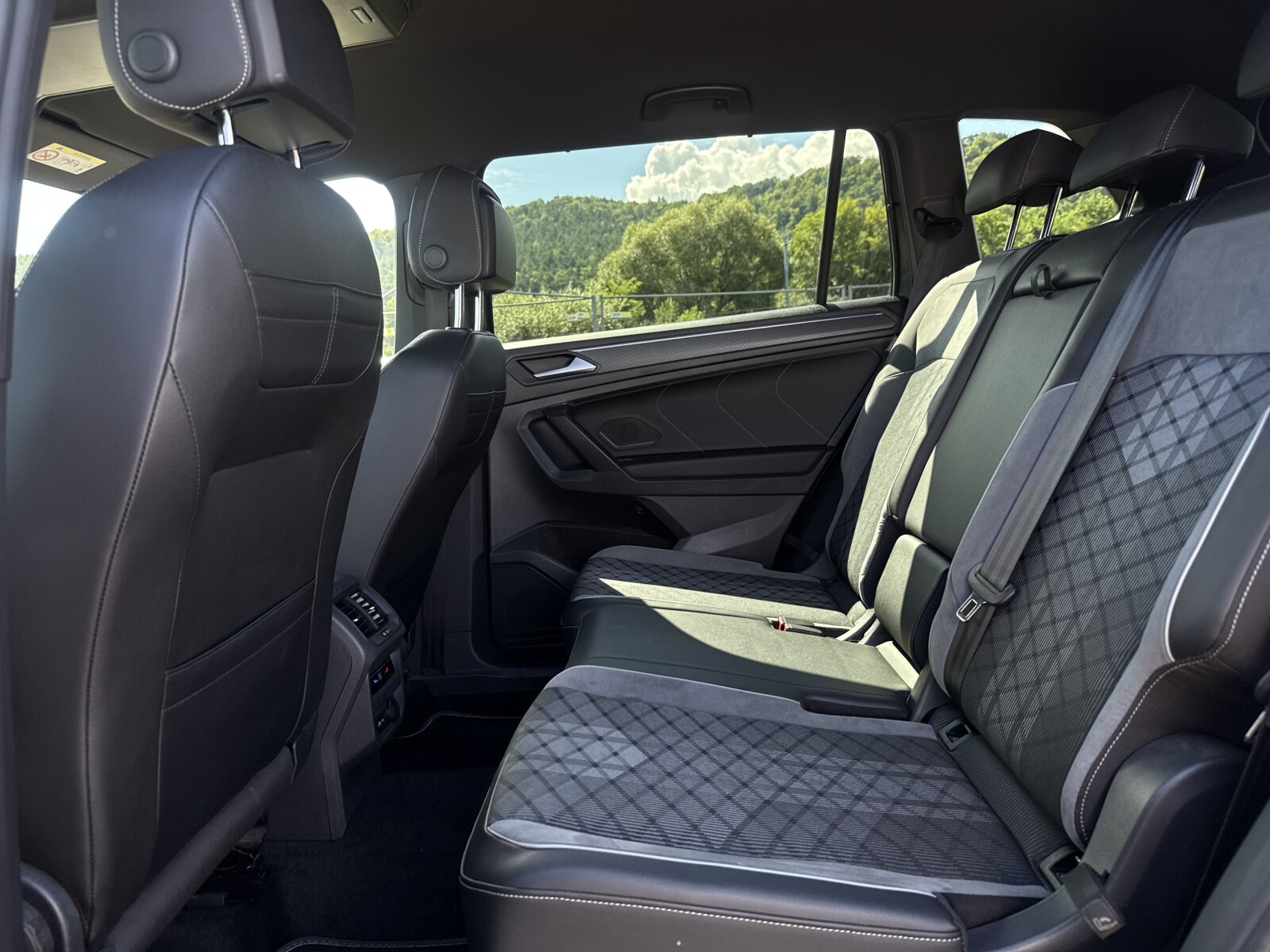 Volkswagen Tiguan Allspace - zdjęcie 33