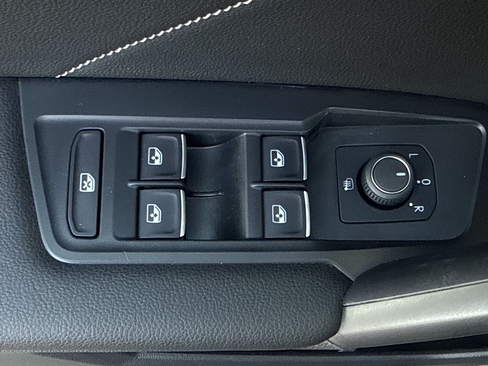 Volkswagen Tiguan Allspace - zdjęcie 29