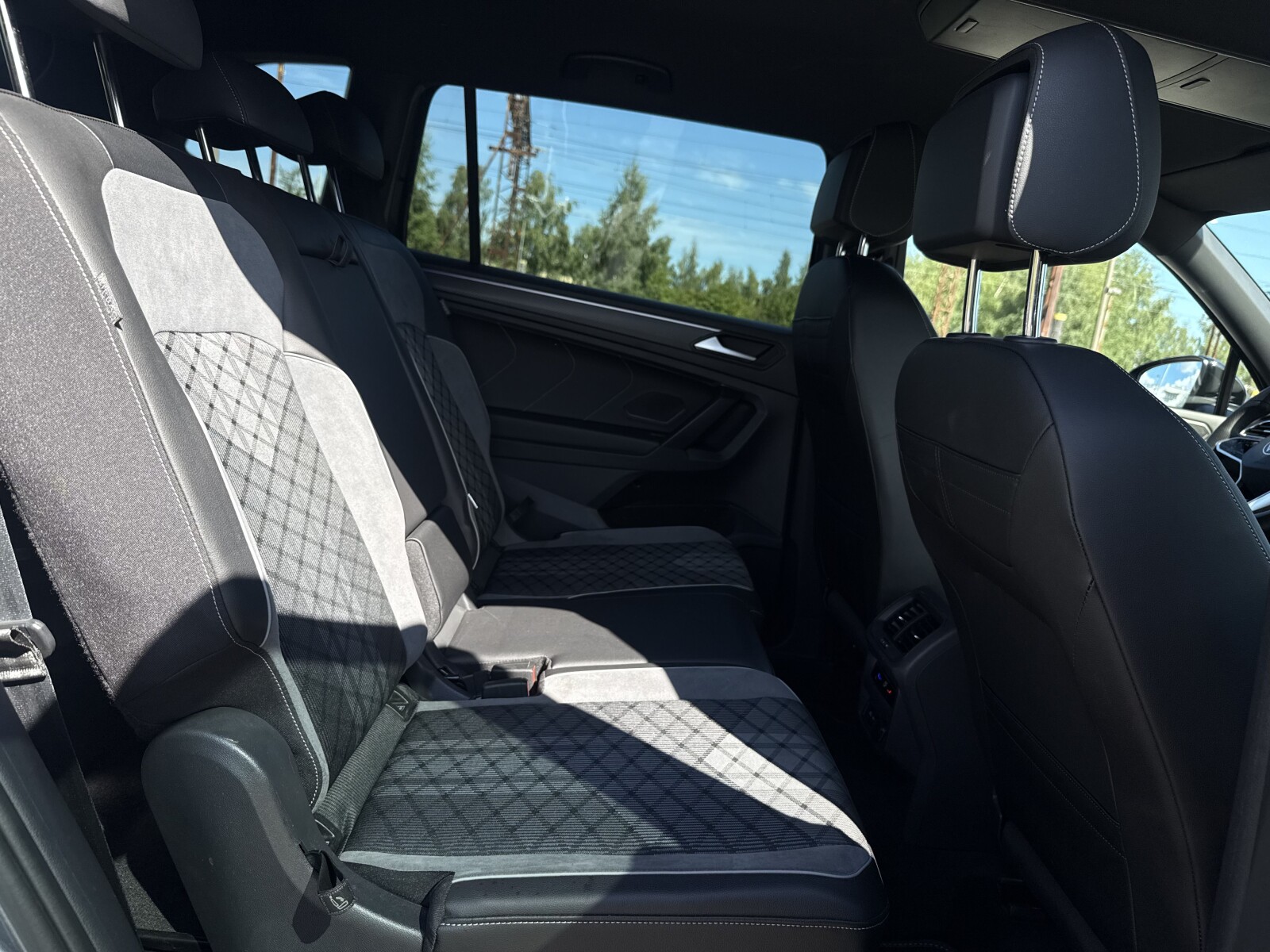 Volkswagen Tiguan Allspace - zdjęcie 30