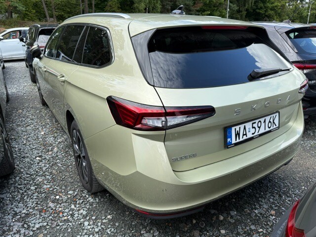 Škoda Superb Combi - zdjęcie 2