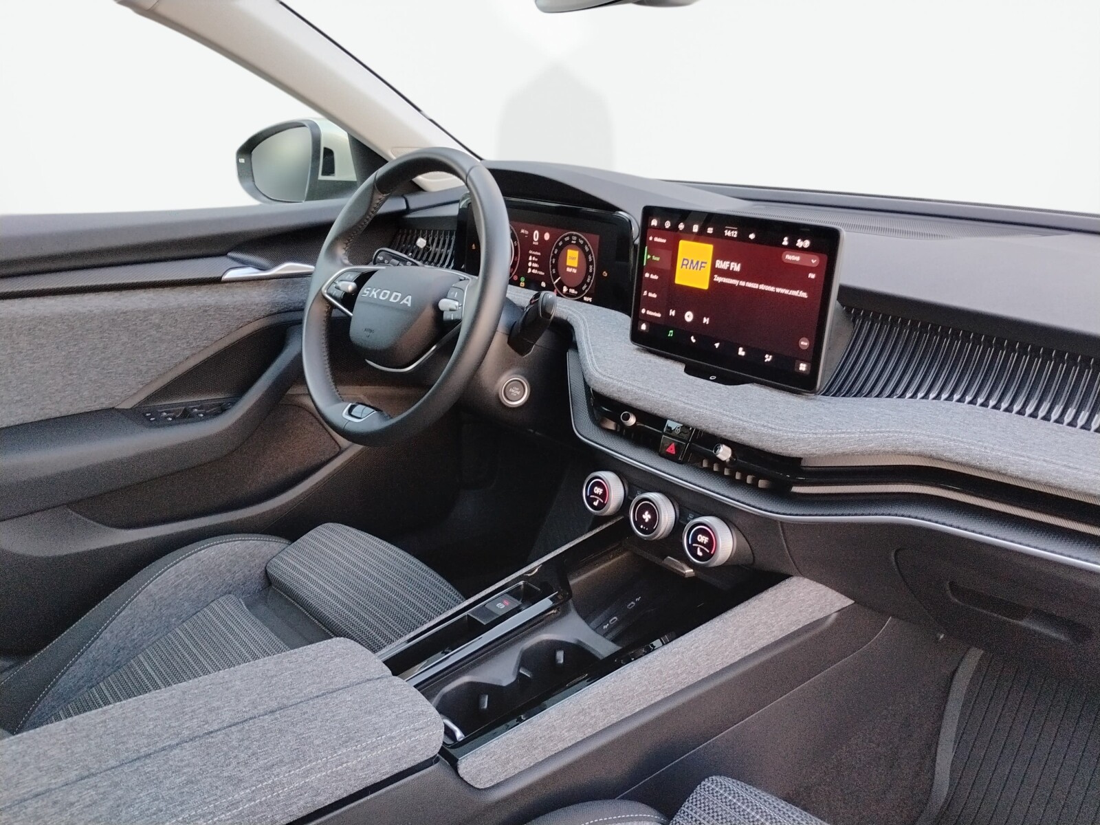 Škoda Superb Combi - zdjęcie 22