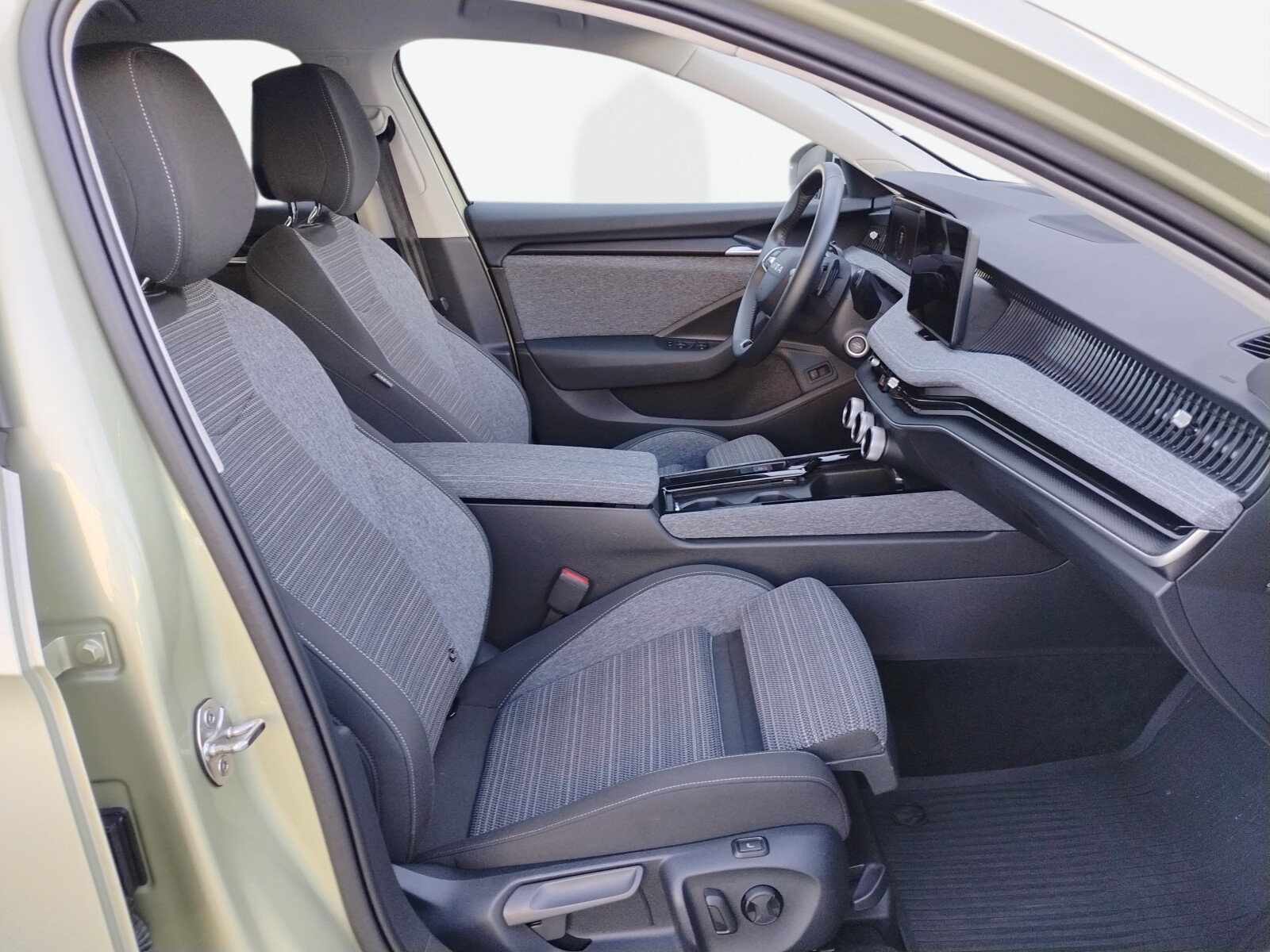 Škoda Superb Combi - zdjęcie 17