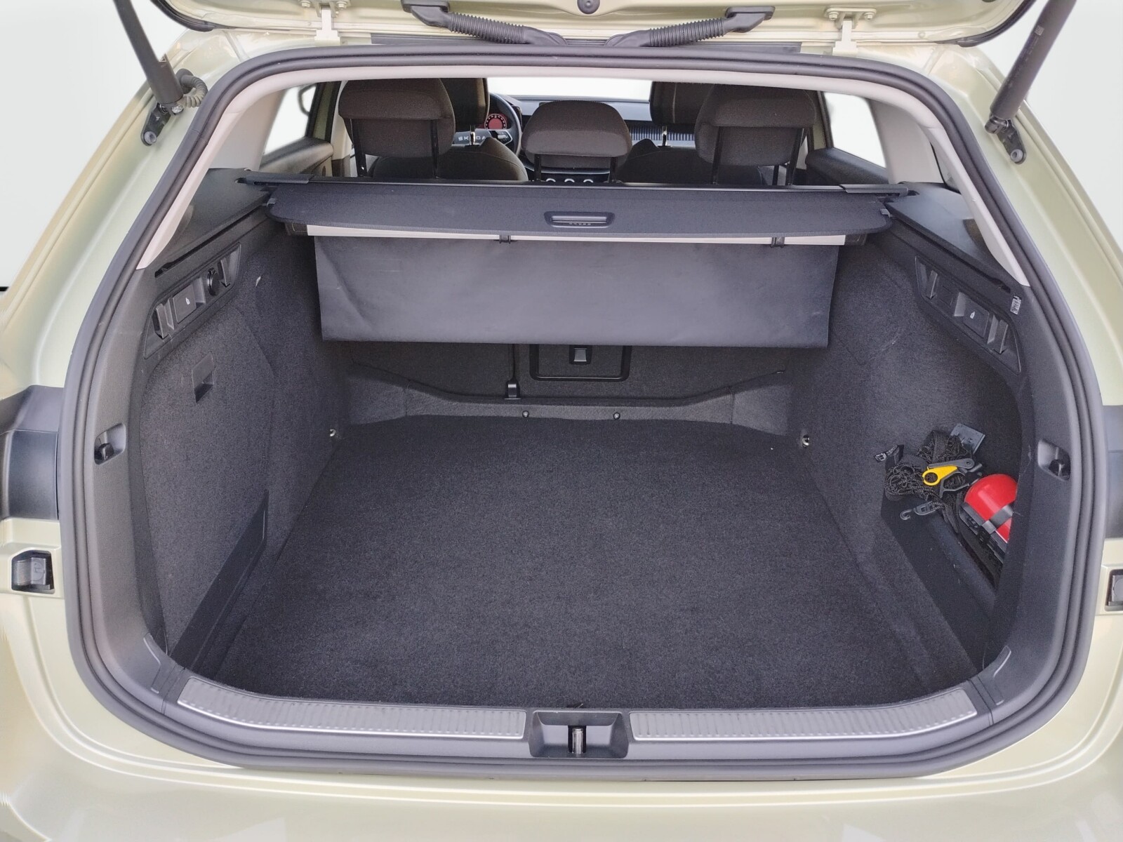 Škoda Superb Combi - zdjęcie 20