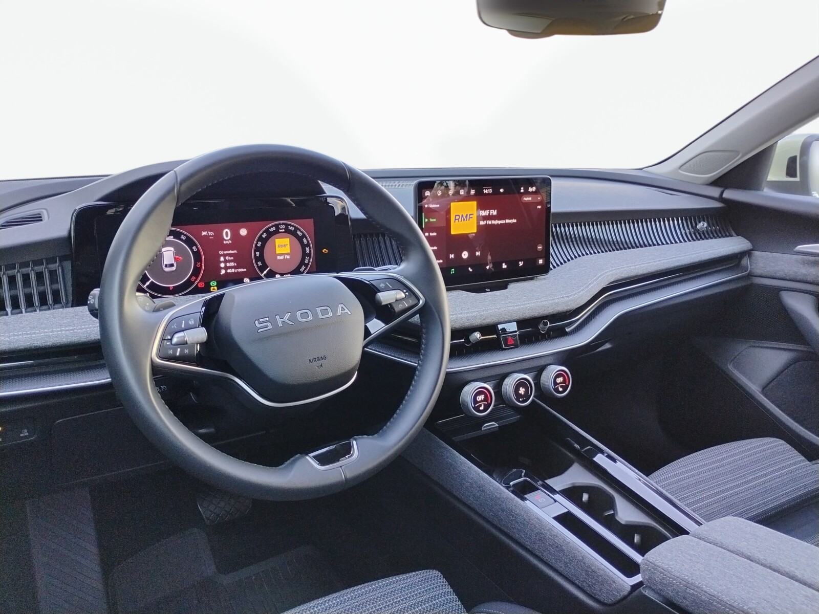 Škoda Superb Combi - zdjęcie 23