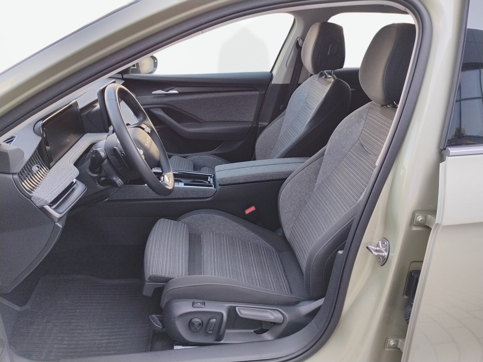 Škoda Superb Combi - zdjęcie 10
