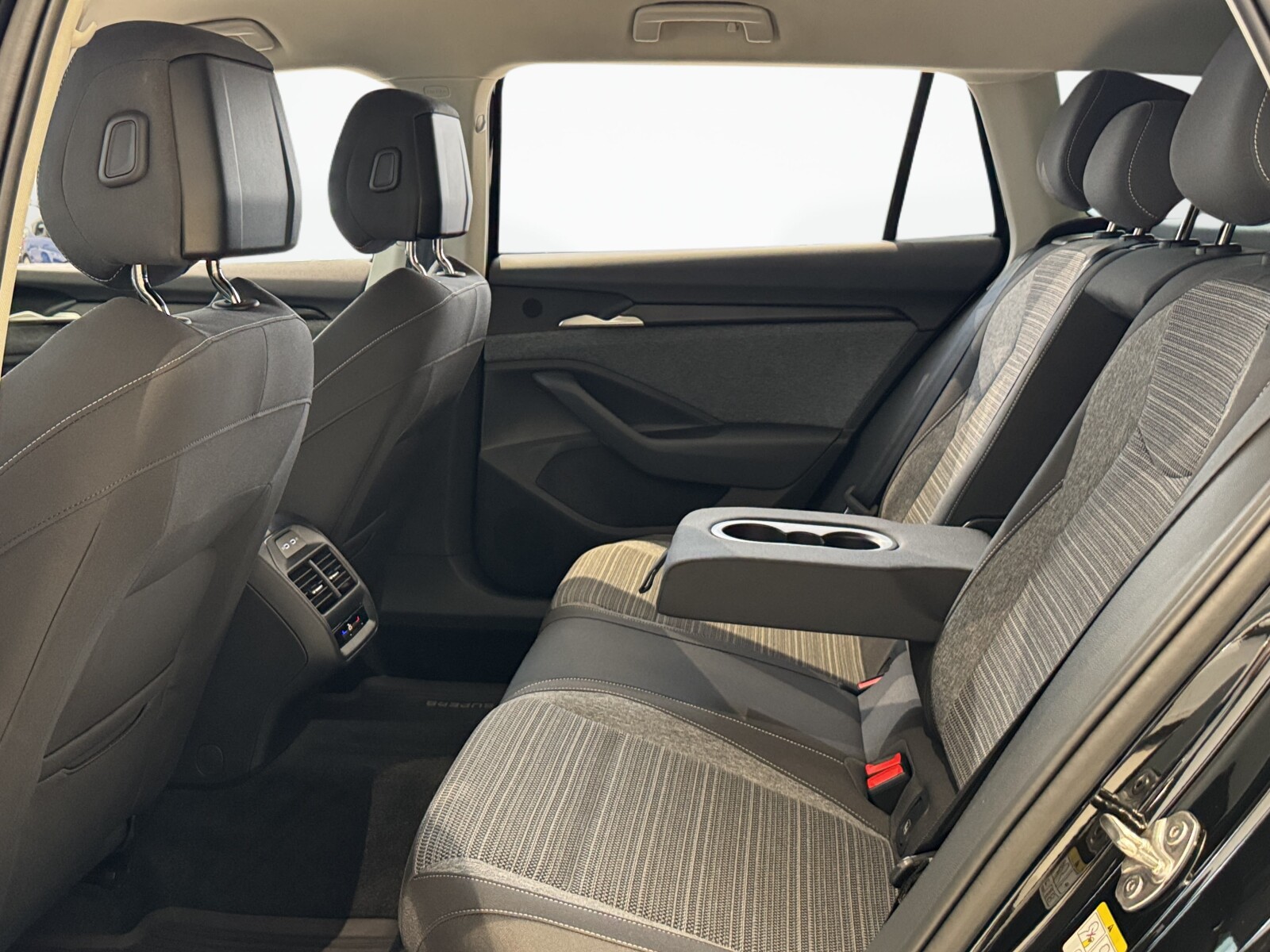 Škoda Superb Combi - zdjęcie 13