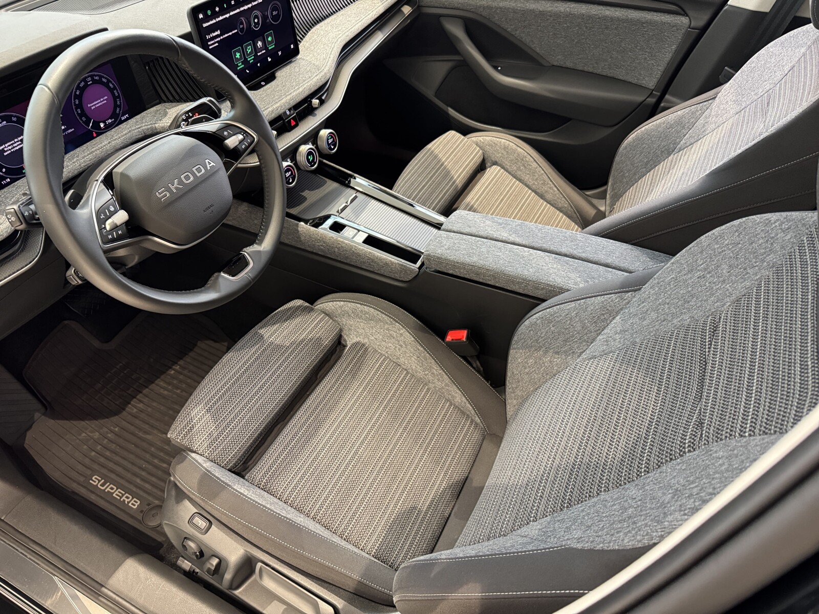 Škoda Superb Combi - zdjęcie 11