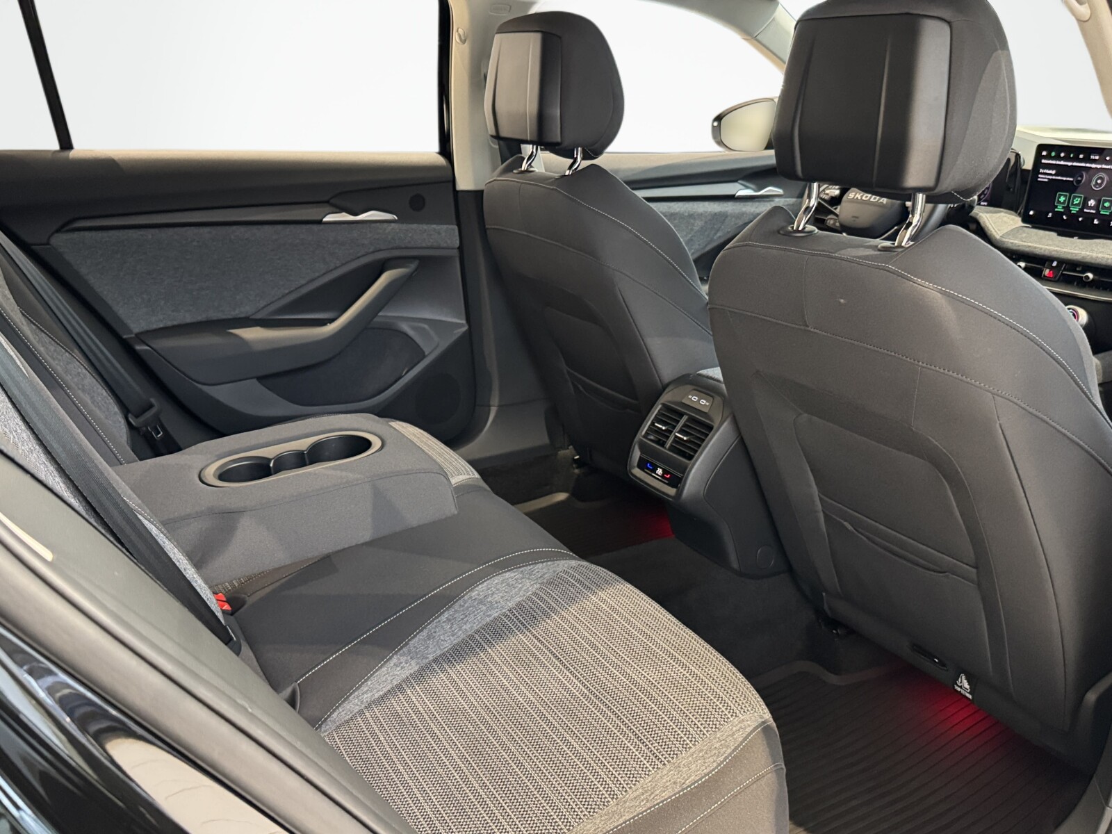 Škoda Superb Combi - zdjęcie 17