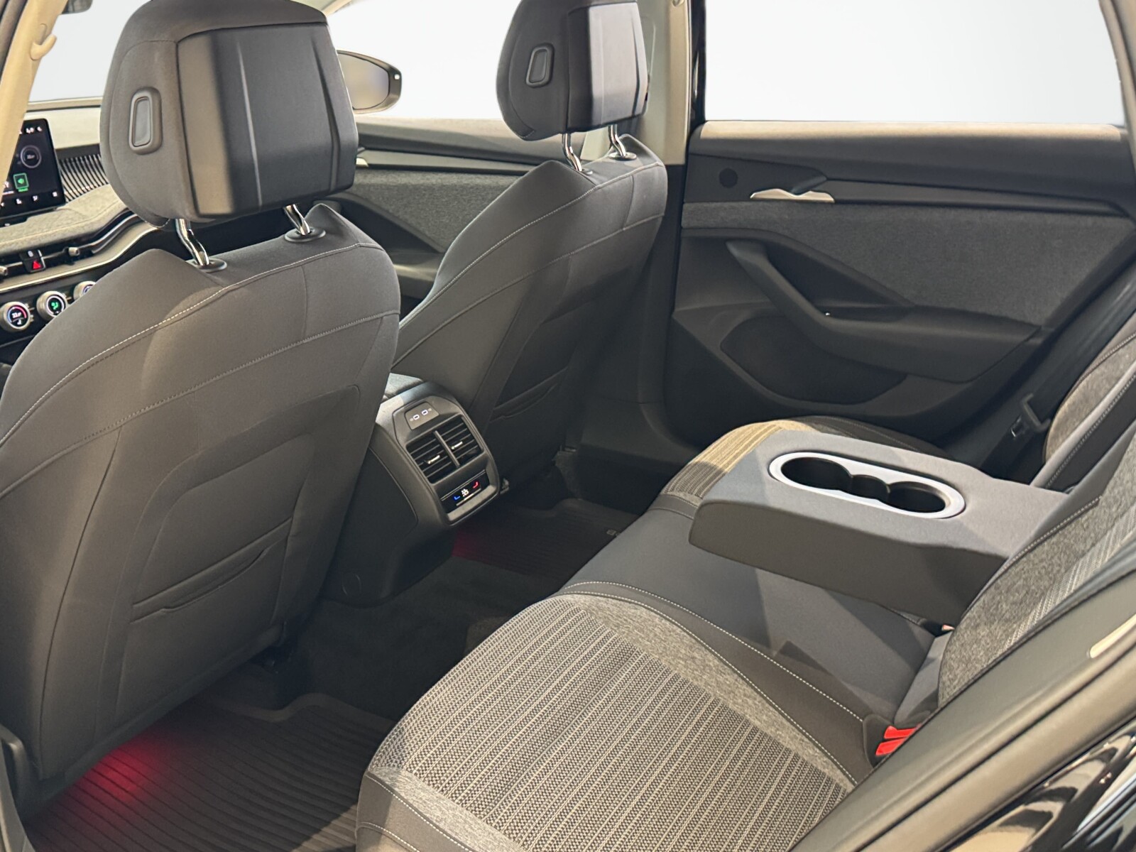 Škoda Superb Combi - zdjęcie 14