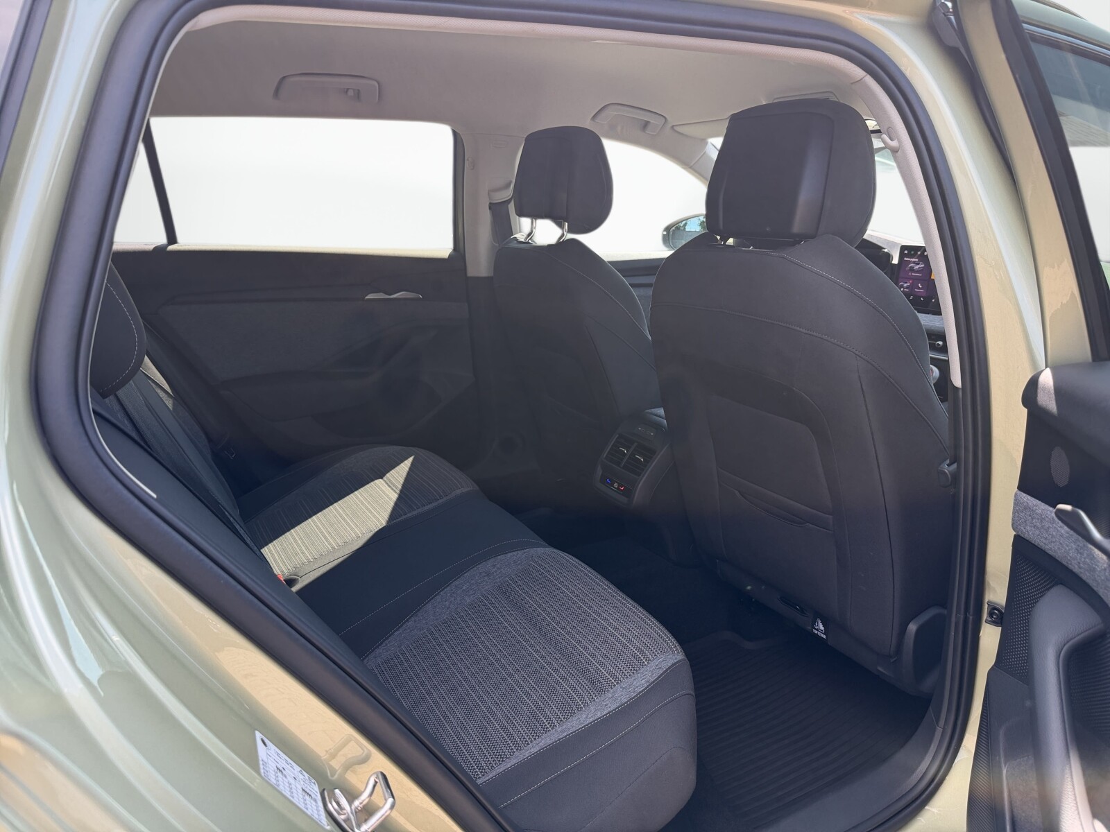 Škoda Superb Combi - zdjęcie 38