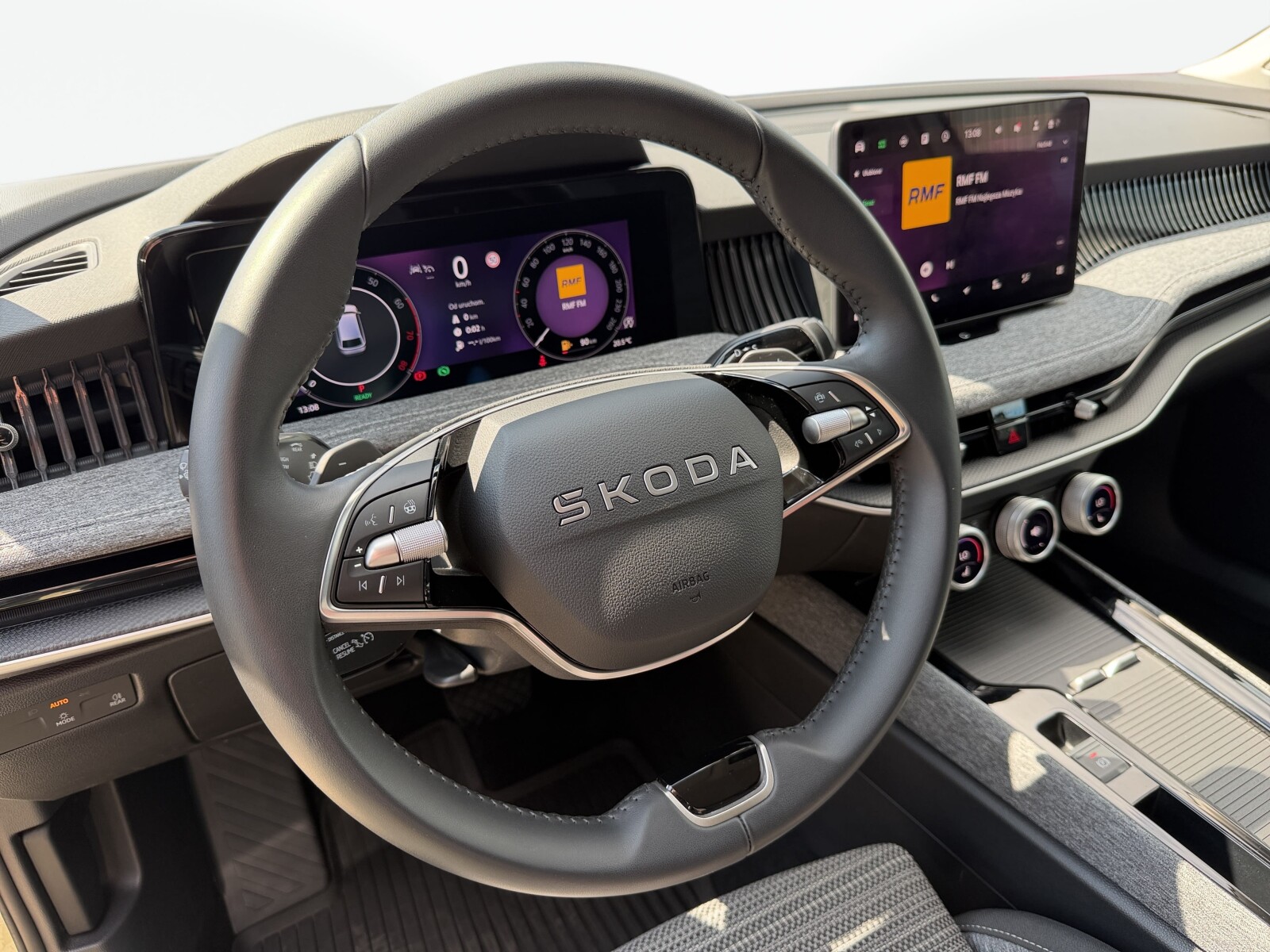Škoda Superb Combi - zdjęcie 11