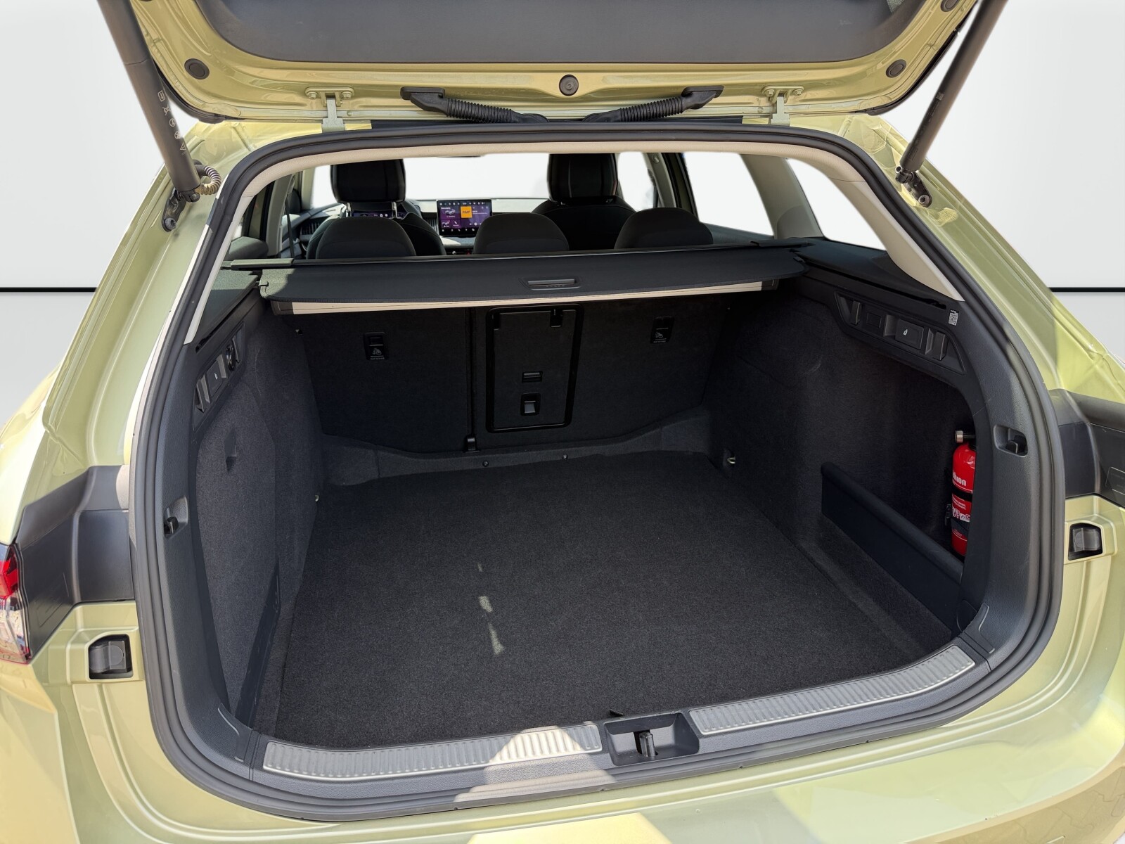 Škoda Superb Combi - zdjęcie 36