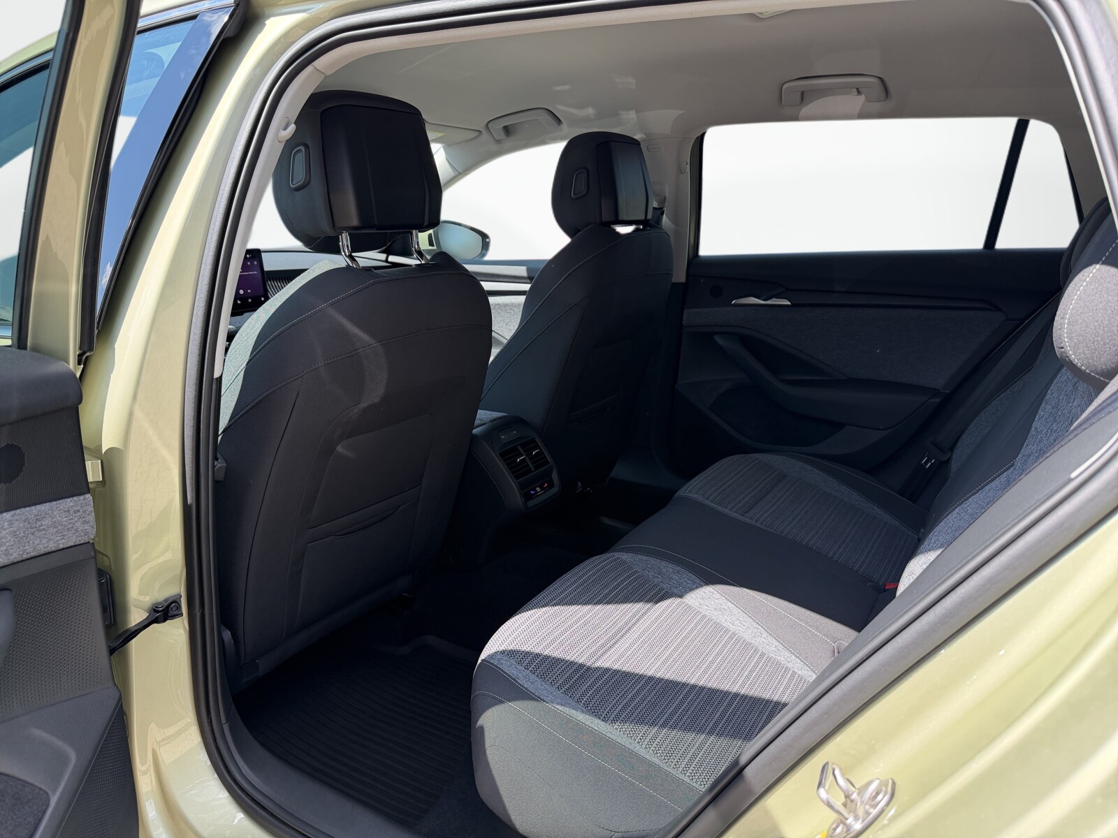 Škoda Superb Combi - zdjęcie 33