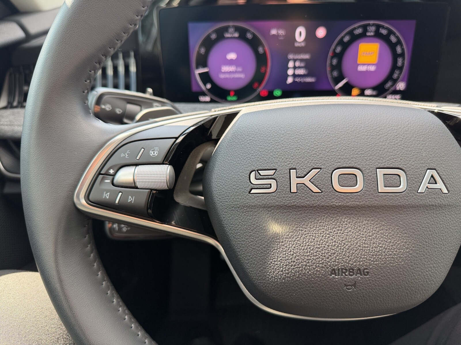 Škoda Superb Combi - zdjęcie 16