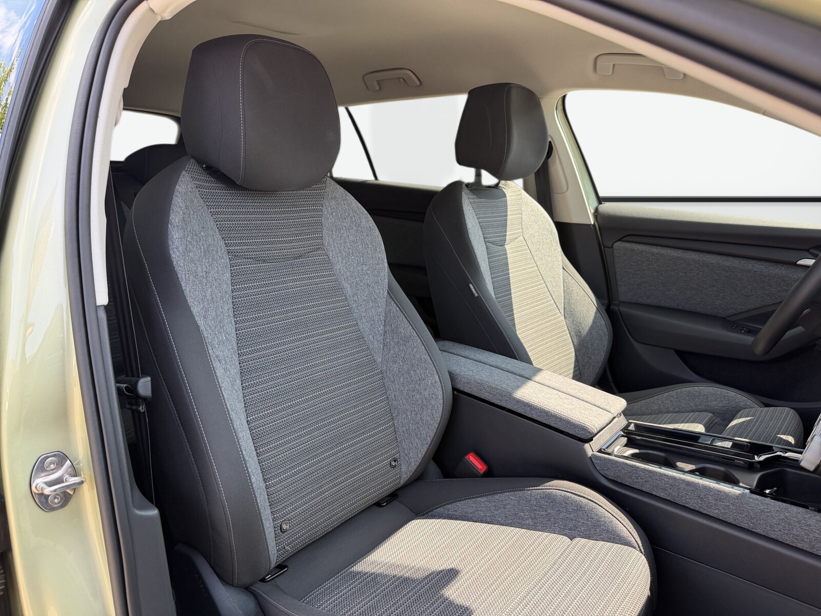 Škoda Superb Combi - zdjęcie 40