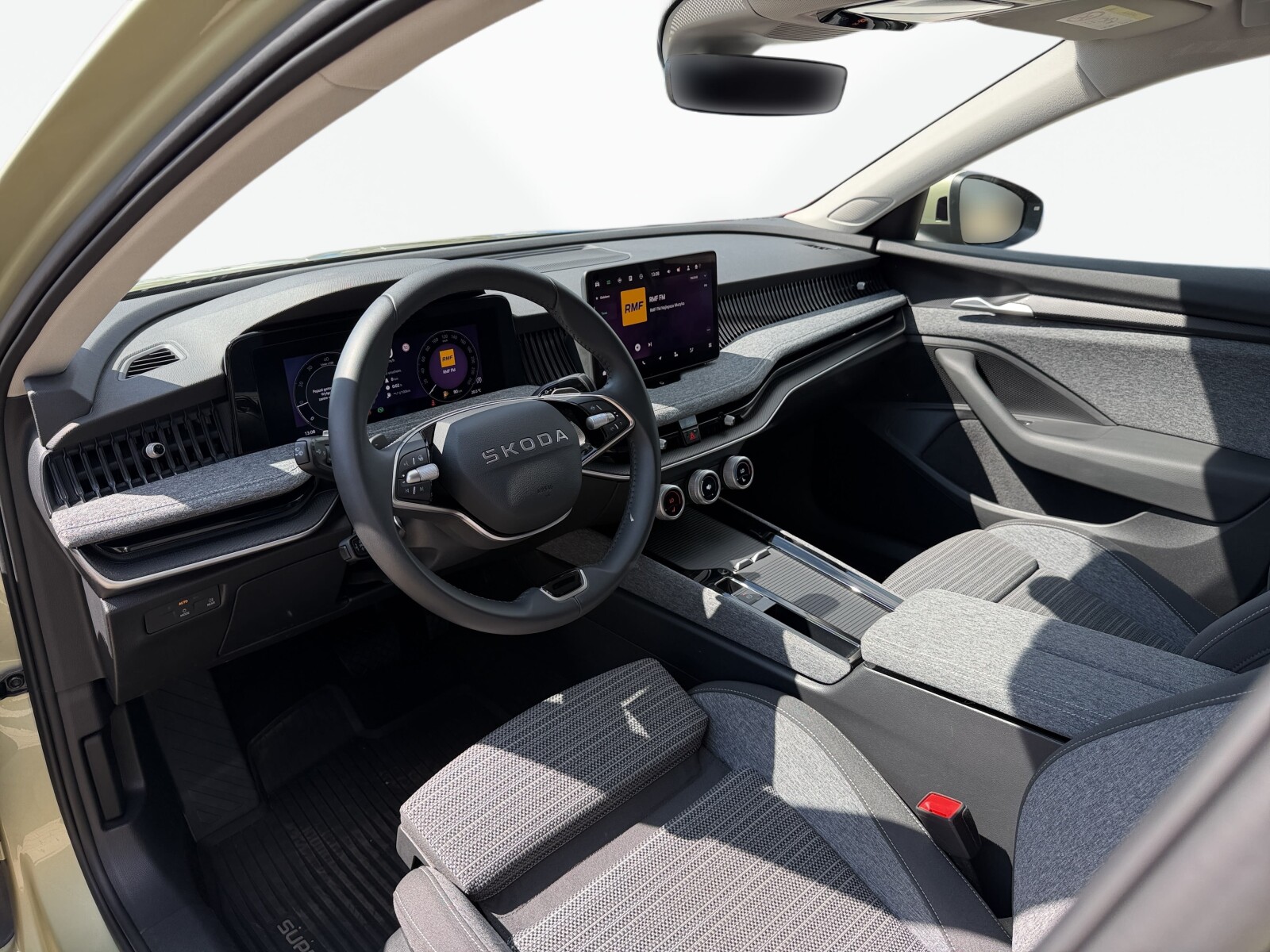 Škoda Superb Combi - zdjęcie 10