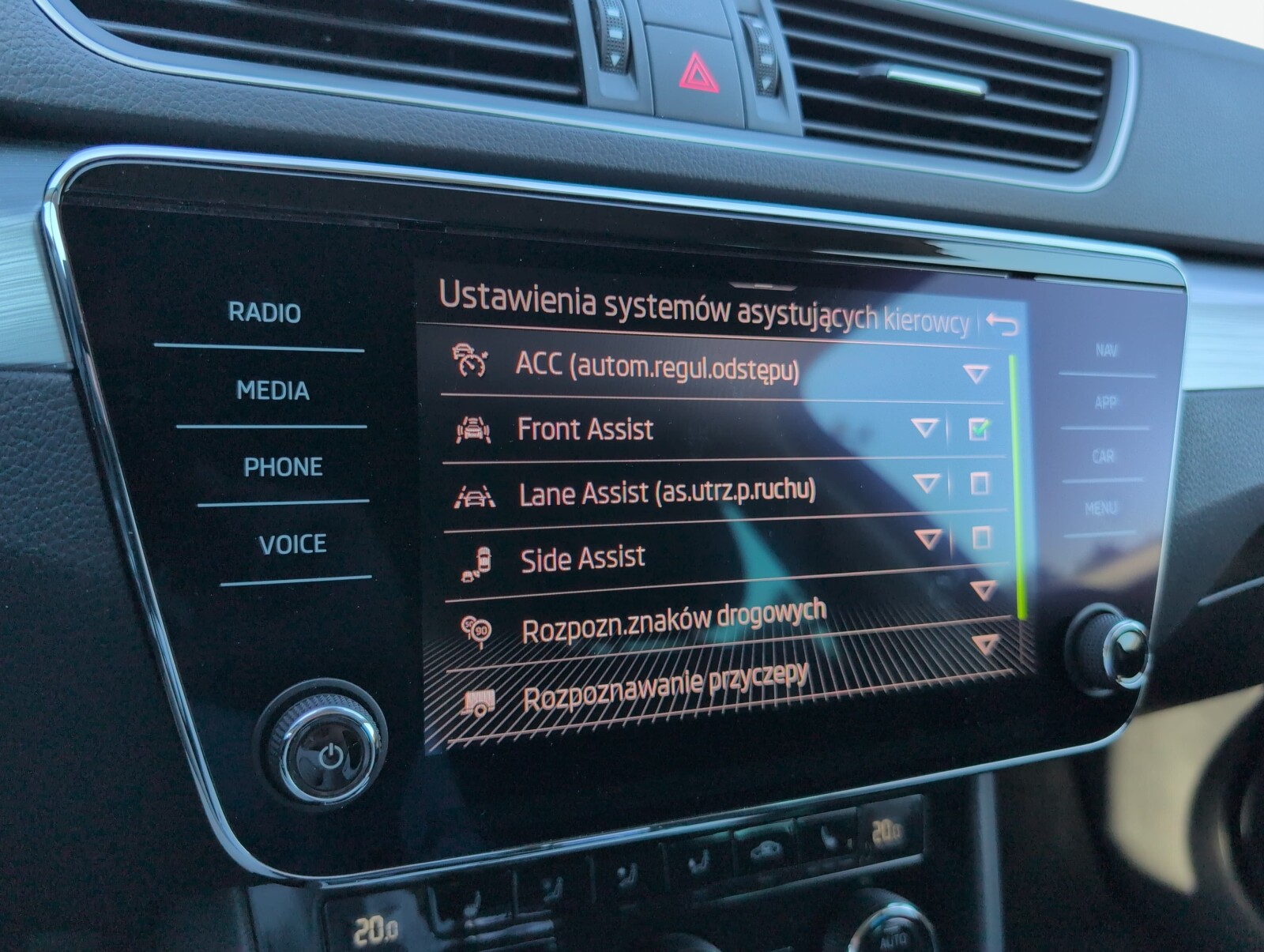 Škoda Superb Combi - zdjęcie 30