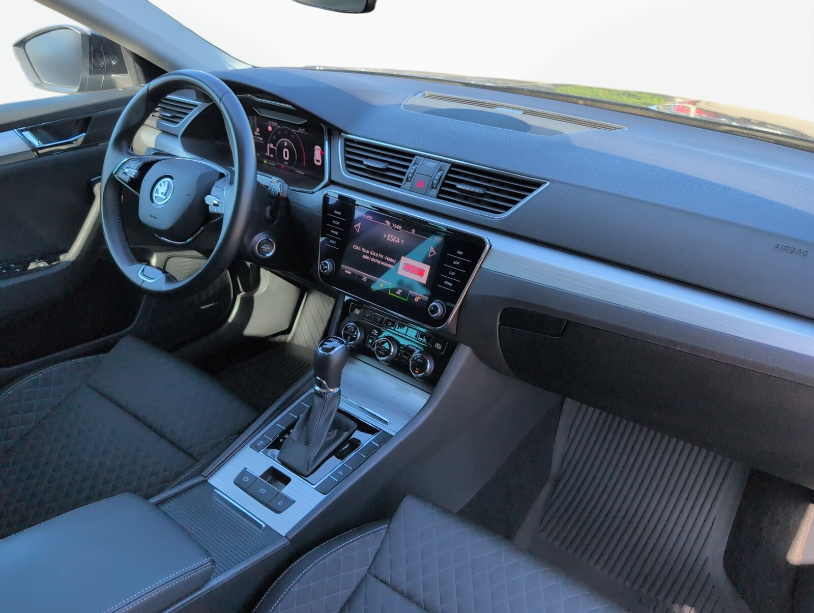 Škoda Superb Combi - zdjęcie 18