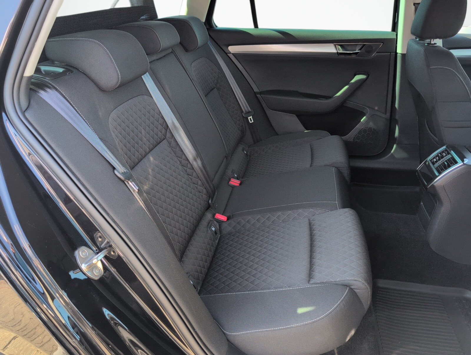 Škoda Superb Combi - zdjęcie 13