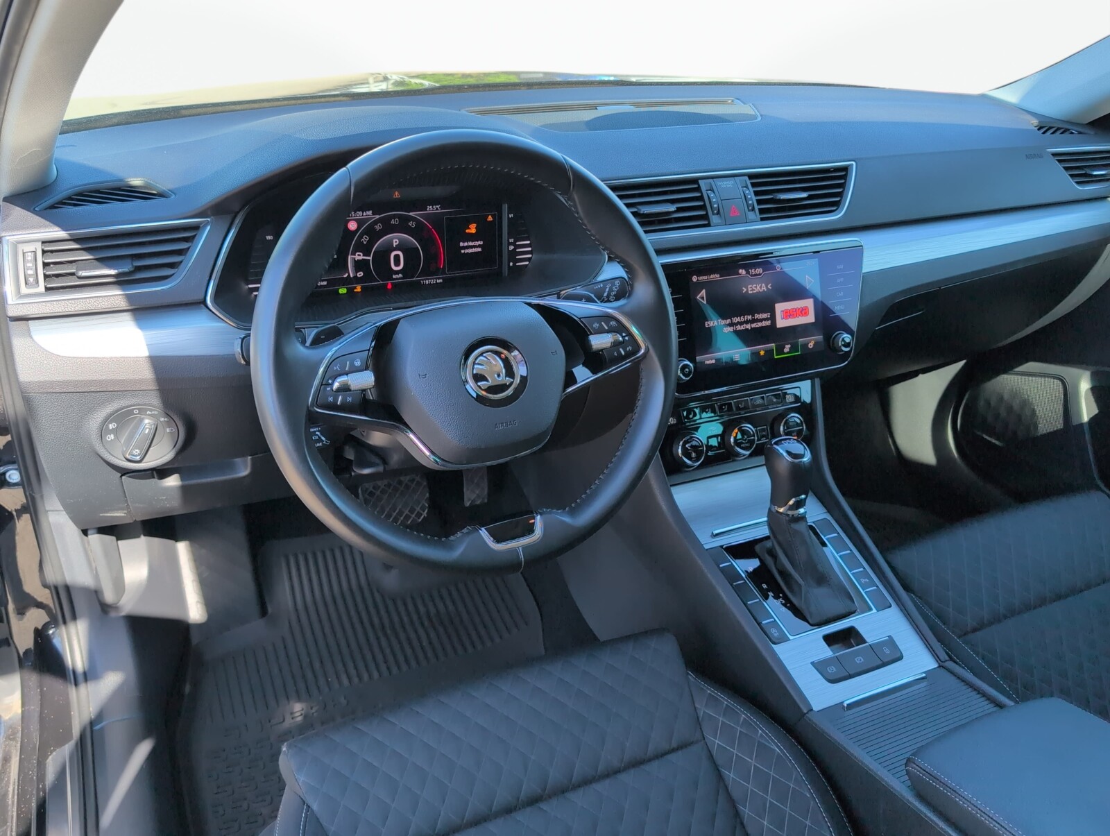 Škoda Superb Combi - zdjęcie 20