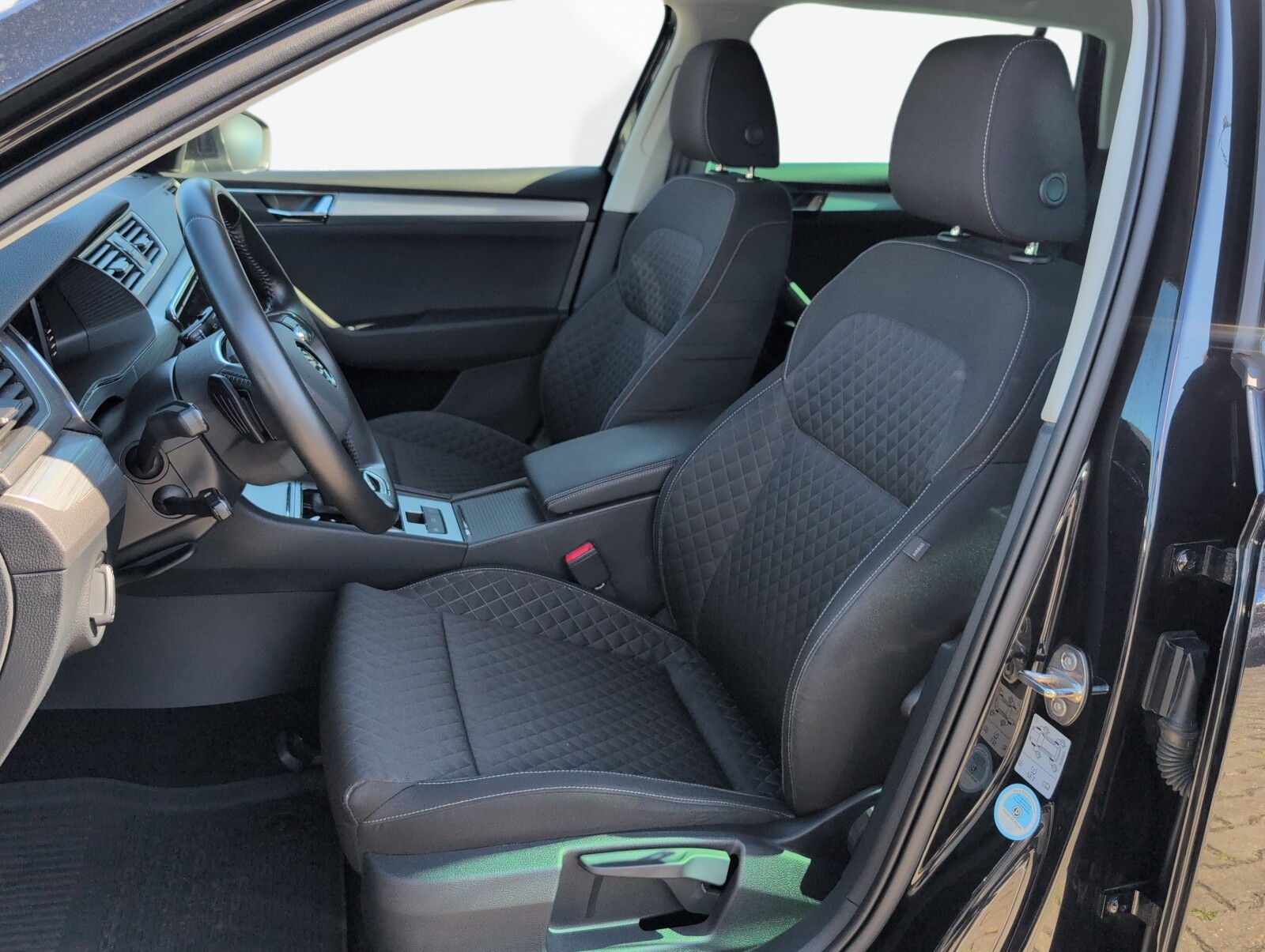 Škoda Superb Combi - zdjęcie 19