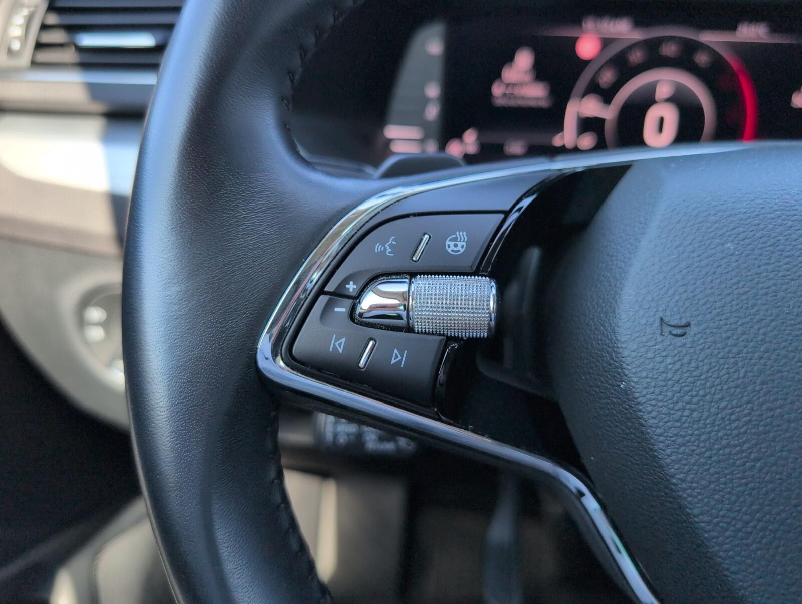Škoda Superb Combi - zdjęcie 24