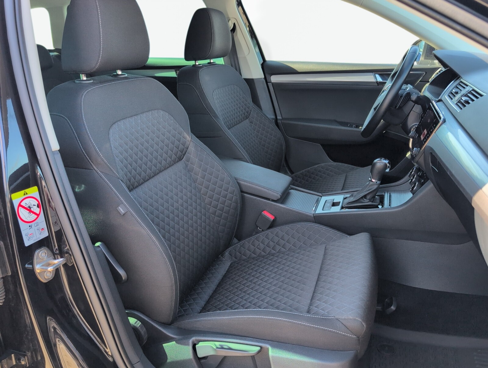 Škoda Superb Combi - zdjęcie 17