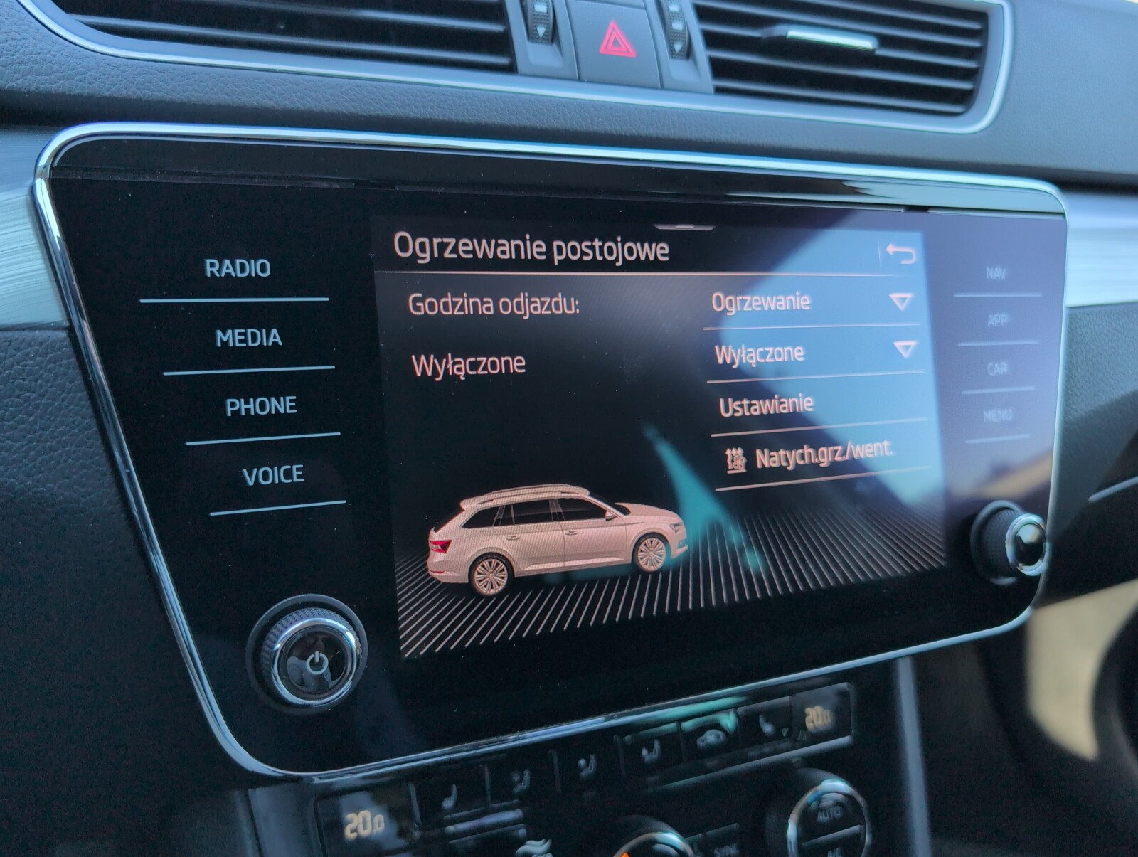 Škoda Superb Combi - zdjęcie 33