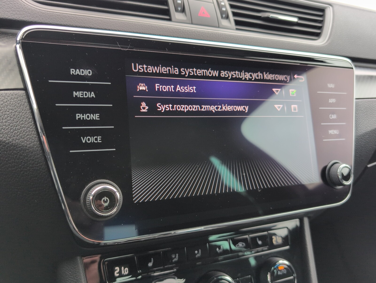 Škoda Superb - zdjęcie 30
