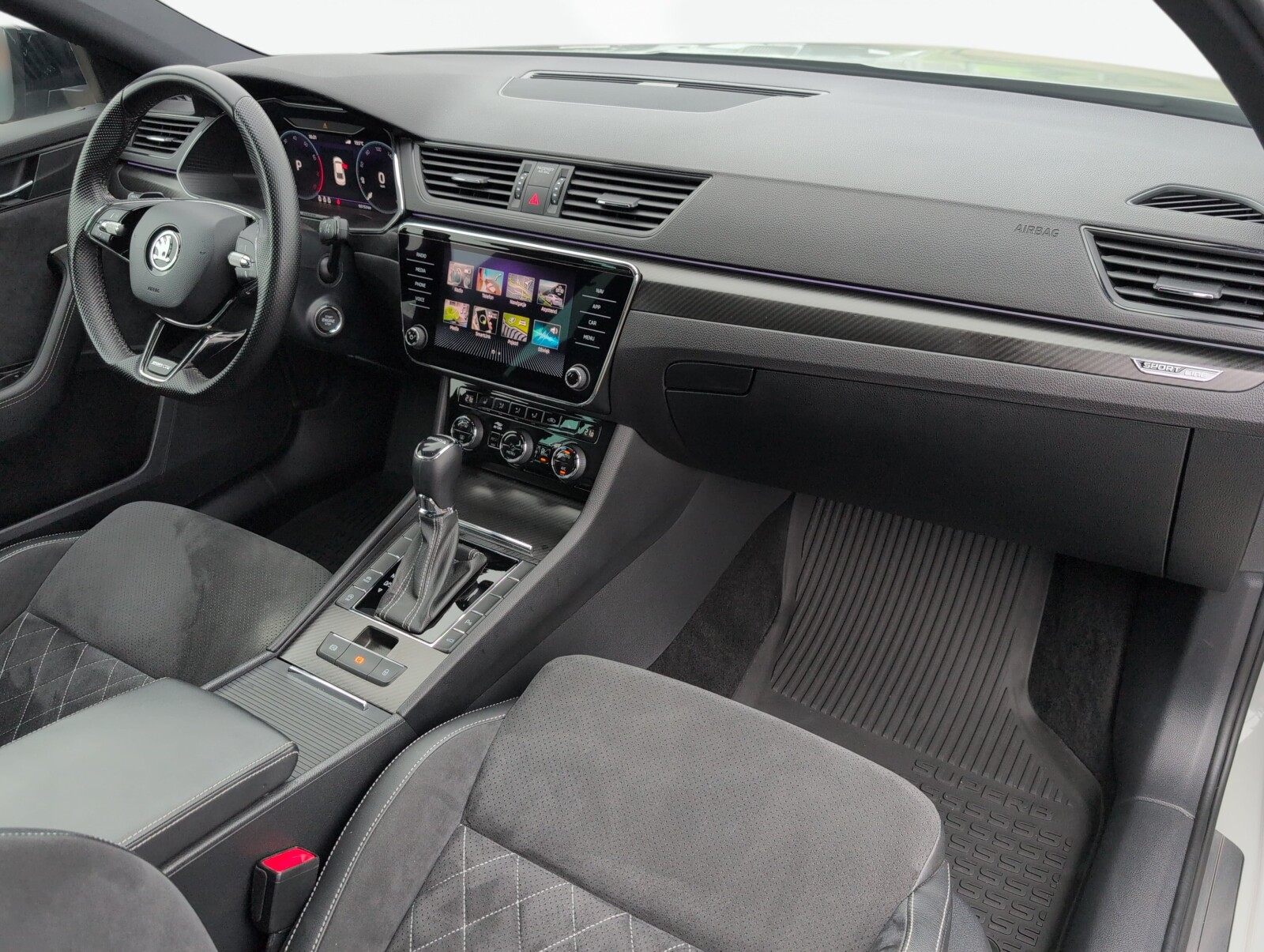 Škoda Superb - zdjęcie 17