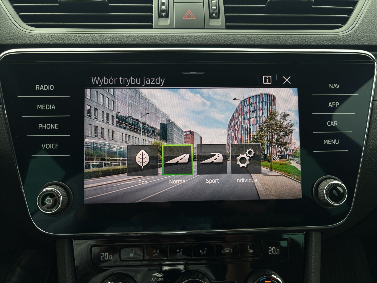 Škoda Superb Combi - zdjęcie 16