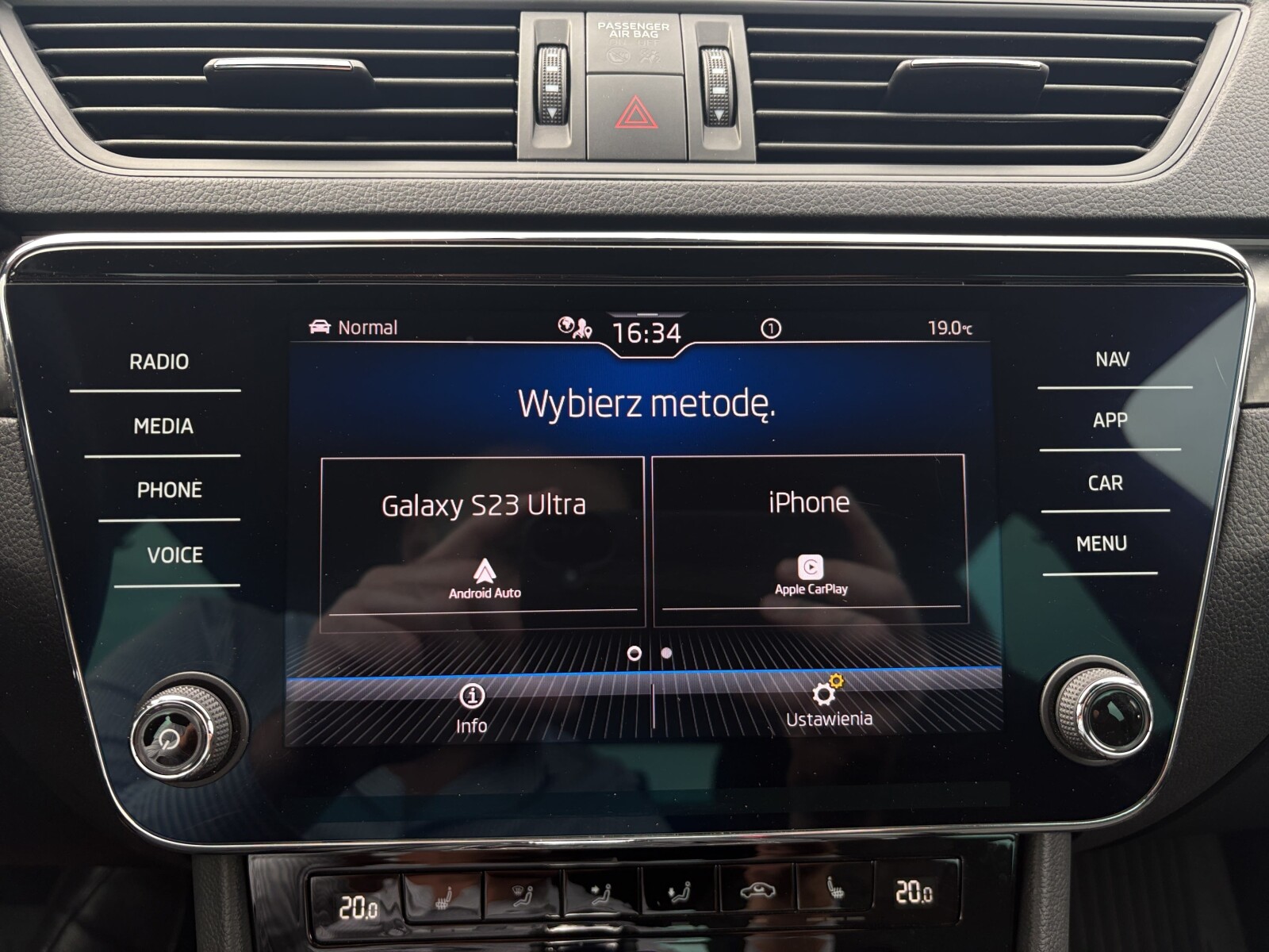 Škoda Superb Combi - zdjęcie 19