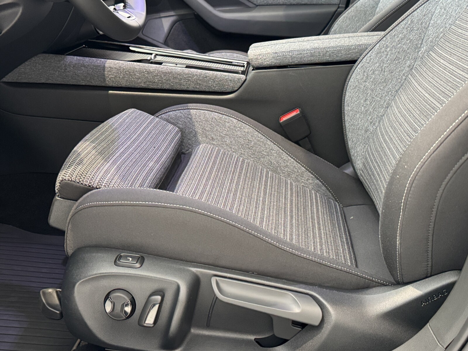 Škoda Superb Combi - zdjęcie 26