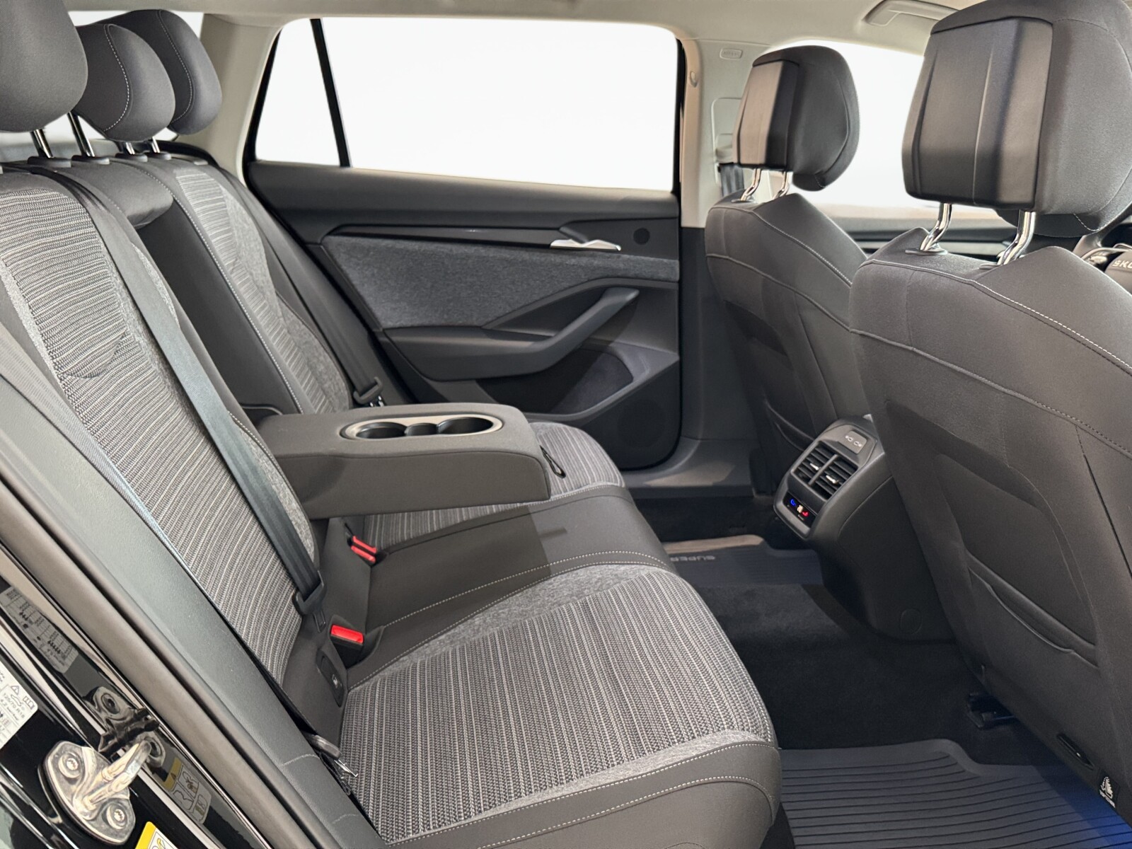 Škoda Superb Combi - zdjęcie 18