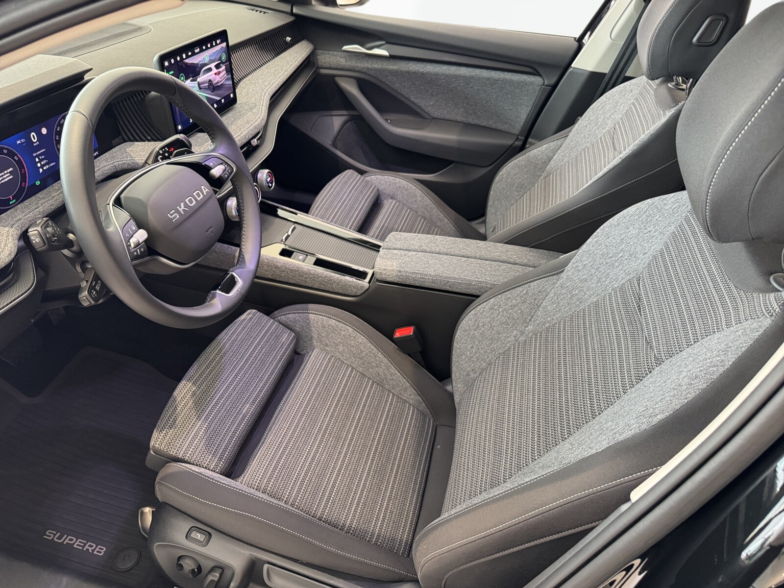 Škoda Superb Combi - zdjęcie 11