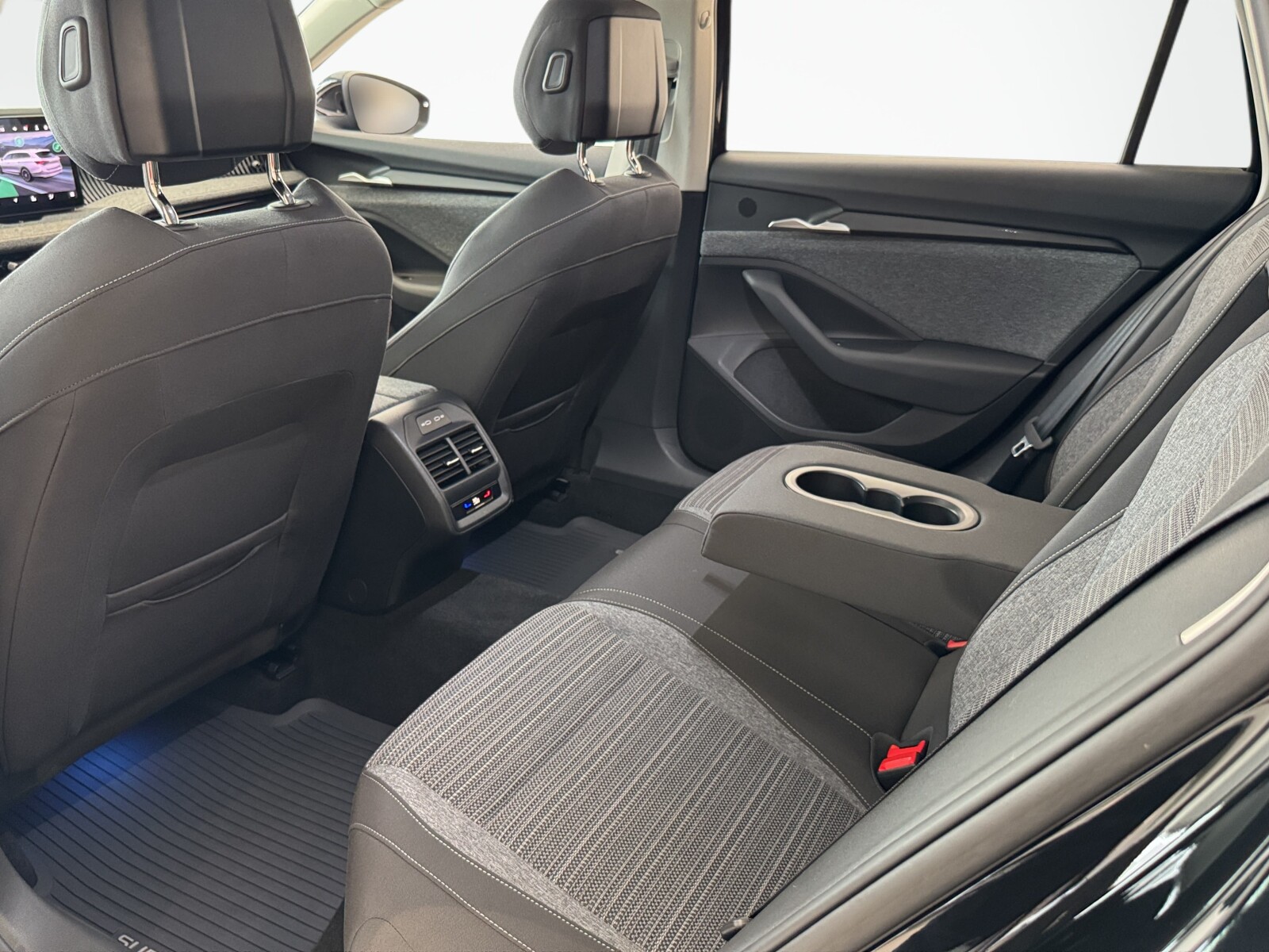Škoda Superb Combi - zdjęcie 14